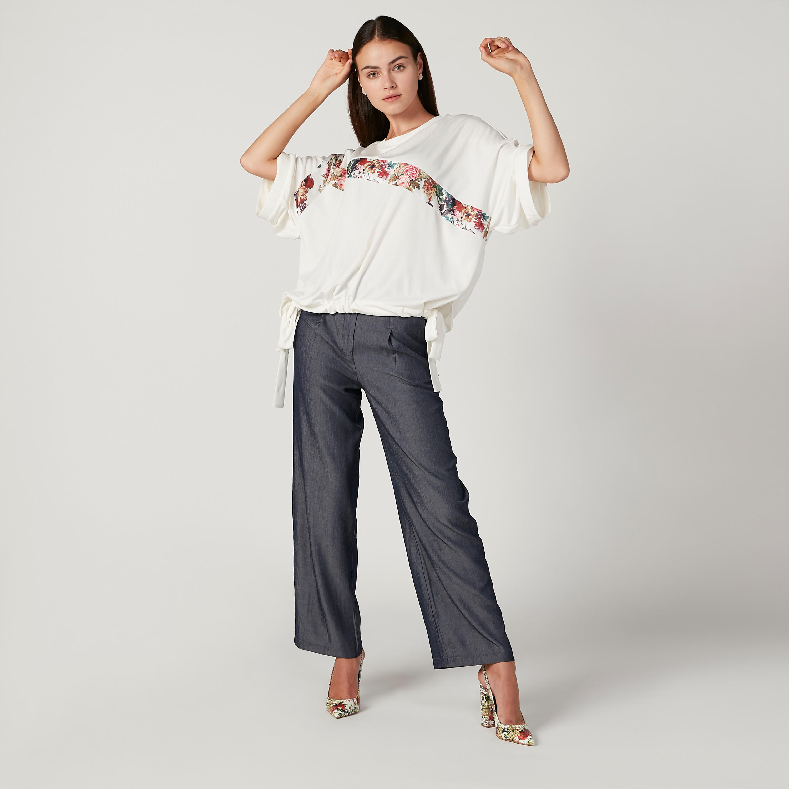 بلوزة بطبعات وياقة مستديرة وأكتاف منسدلة من آيكونيك-women-clothing-shirtsandblouses-blouses-image-2