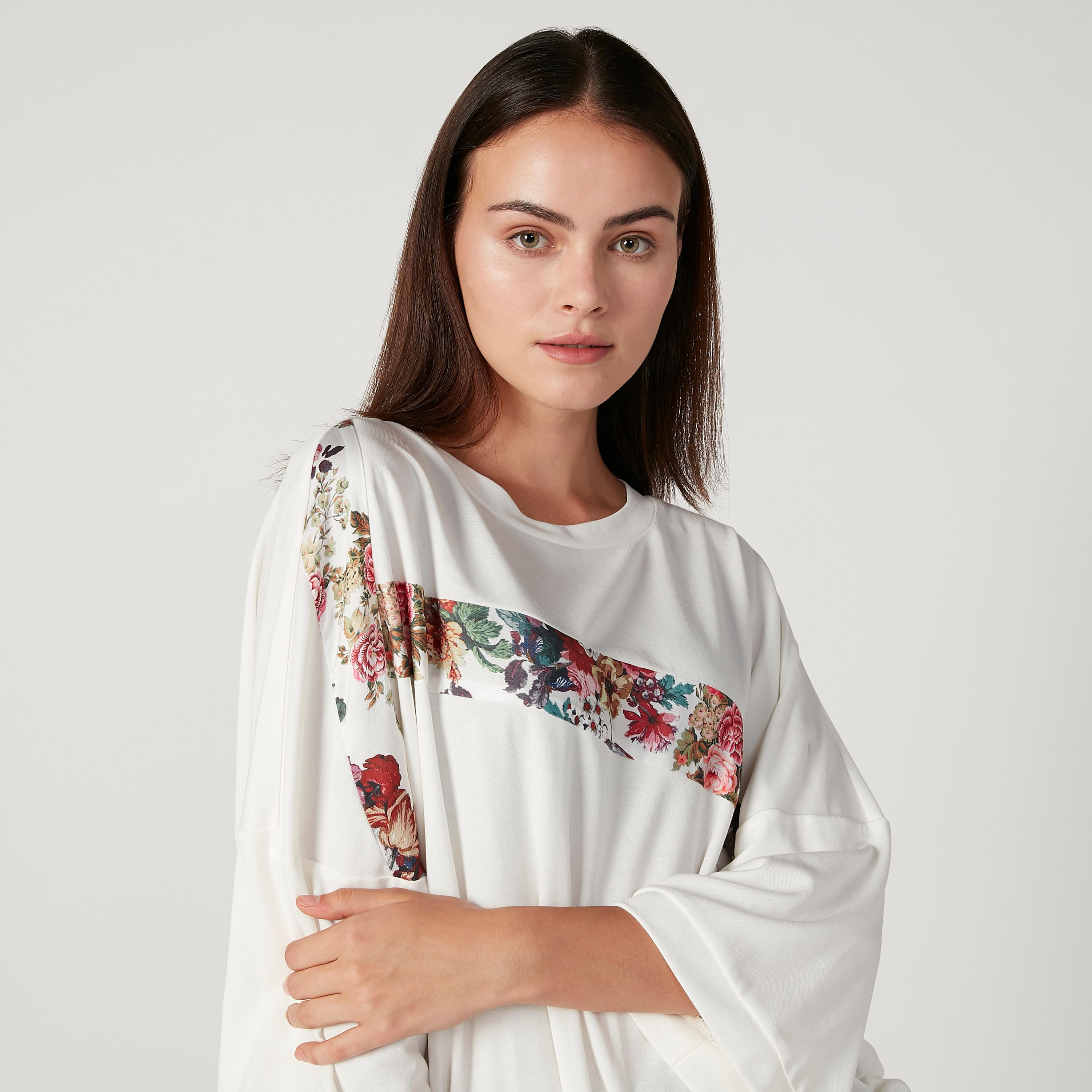 بلوزة بطبعات وياقة مستديرة وأكتاف منسدلة من آيكونيك-women-clothing-shirtsandblouses-blouses-image-3