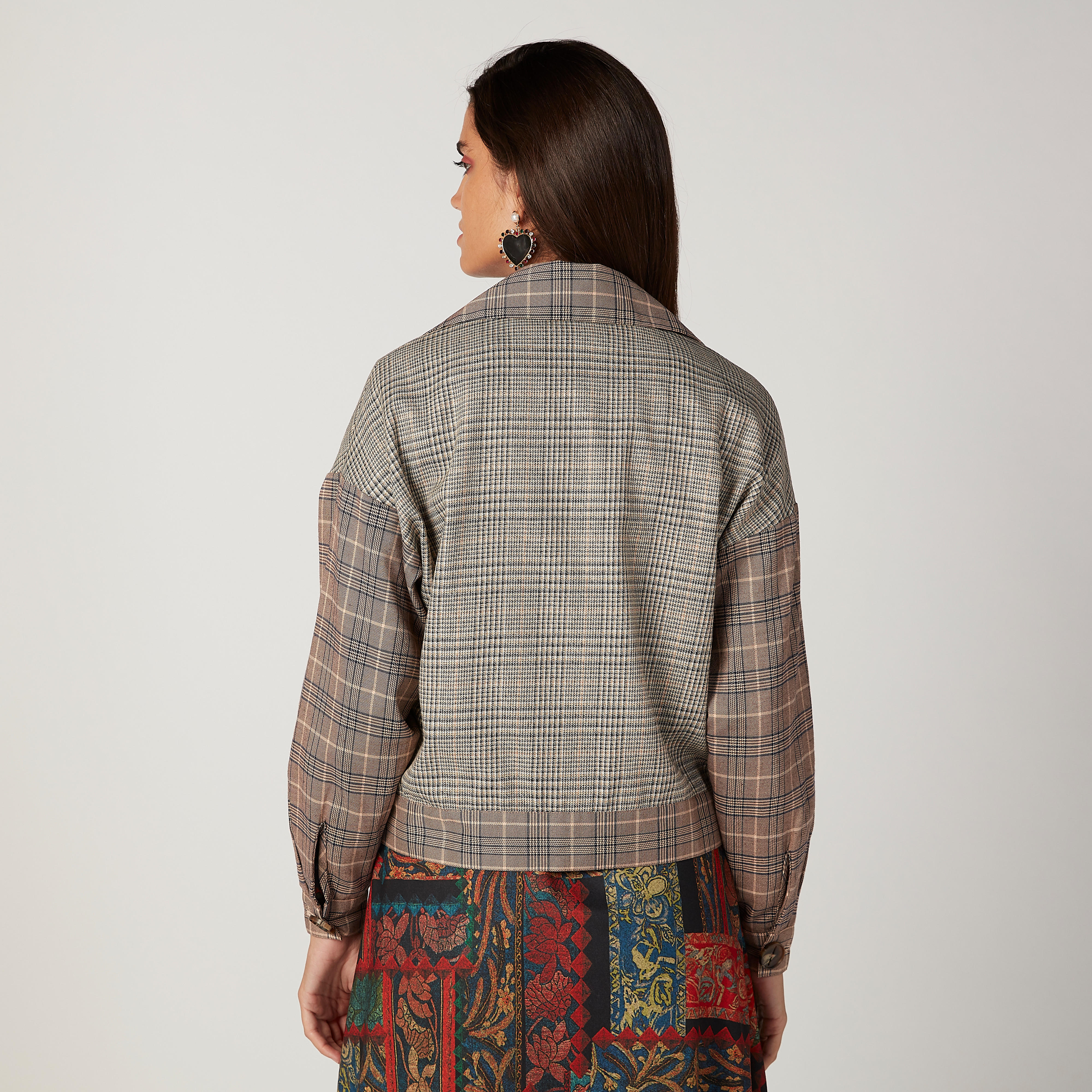 جاكيت كاروهات بأكمام طويلة وجيوب بطيّة من آيكونيك-women-winterwear-coatsandjackets-jackets-image-4