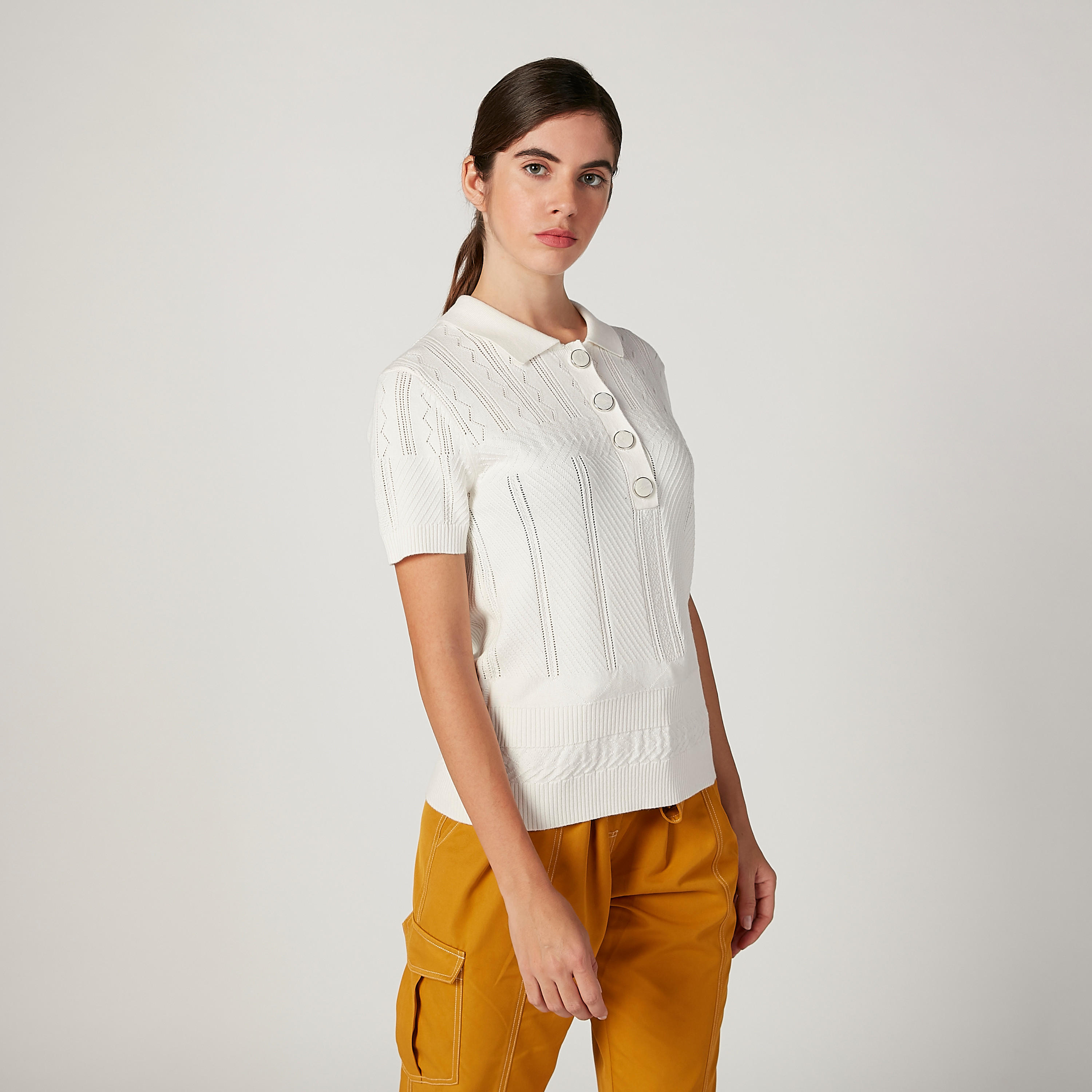 بلوزة بارزة الملمس بياقة عاديّة وأكمام قصيرة من آيكونيك-women-clothing-tshirts-image-1