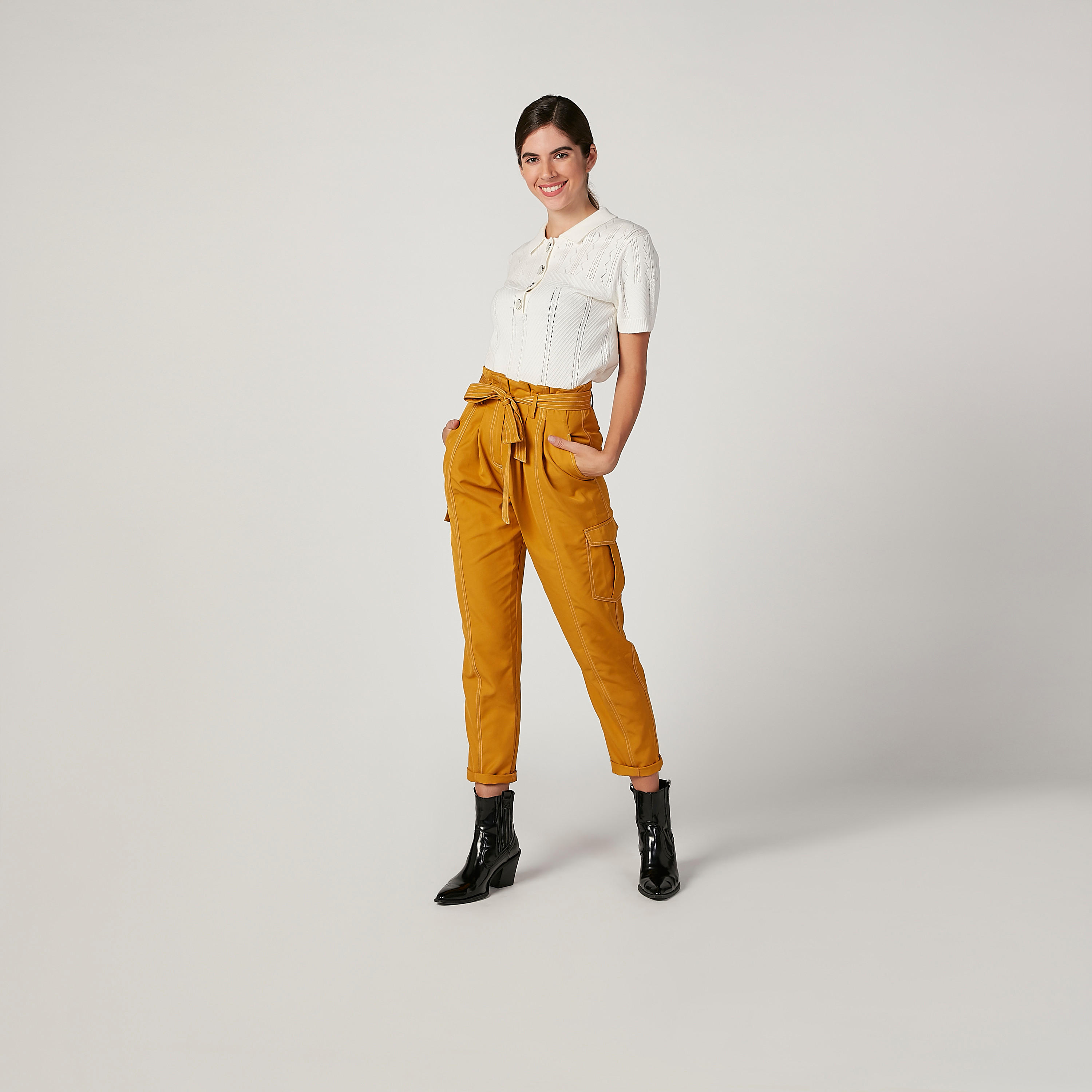 بلوزة بارزة الملمس بياقة عاديّة وأكمام قصيرة من آيكونيك-women-clothing-tshirts-image-2