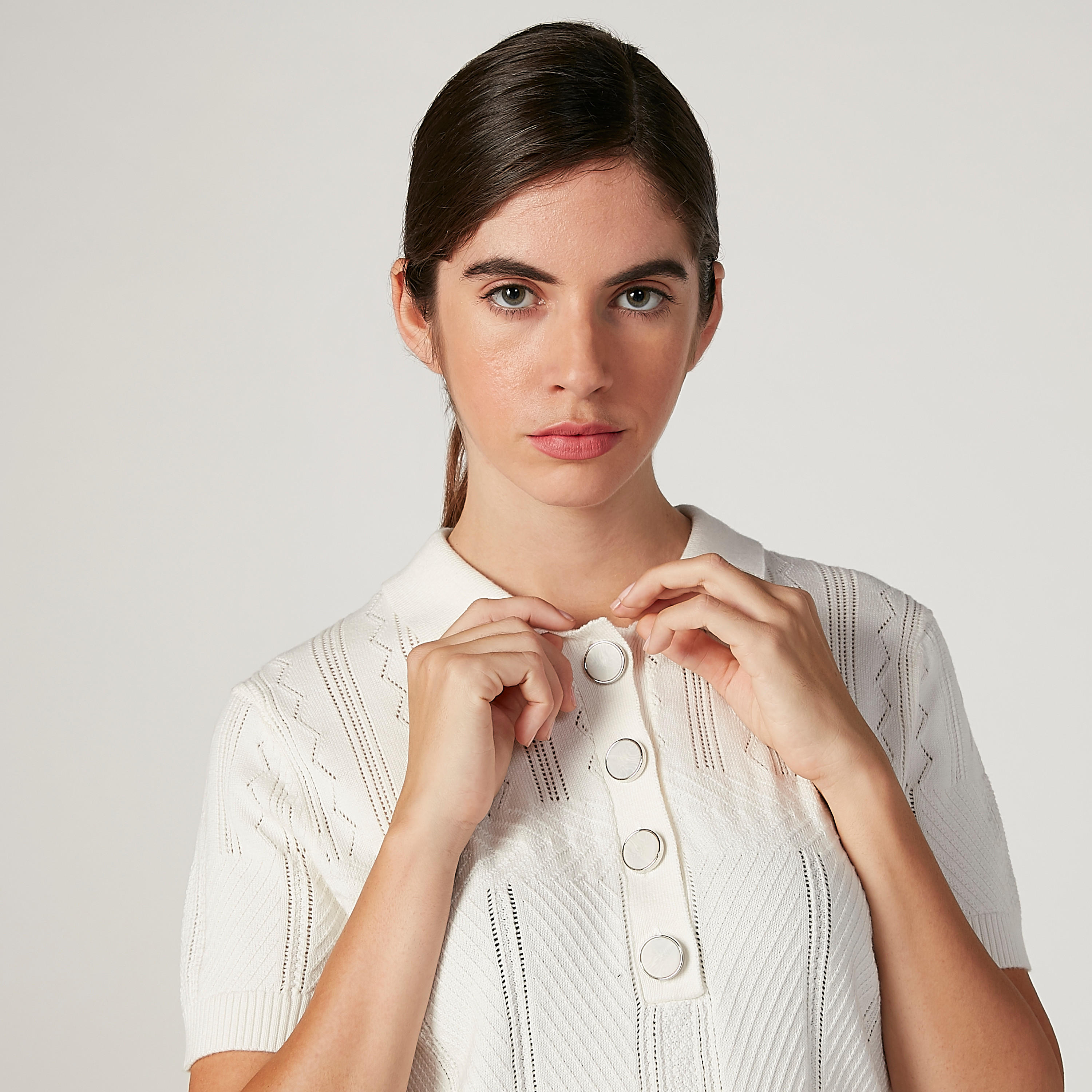 بلوزة بارزة الملمس بياقة عاديّة وأكمام قصيرة من آيكونيك-women-clothing-tshirts-image-3