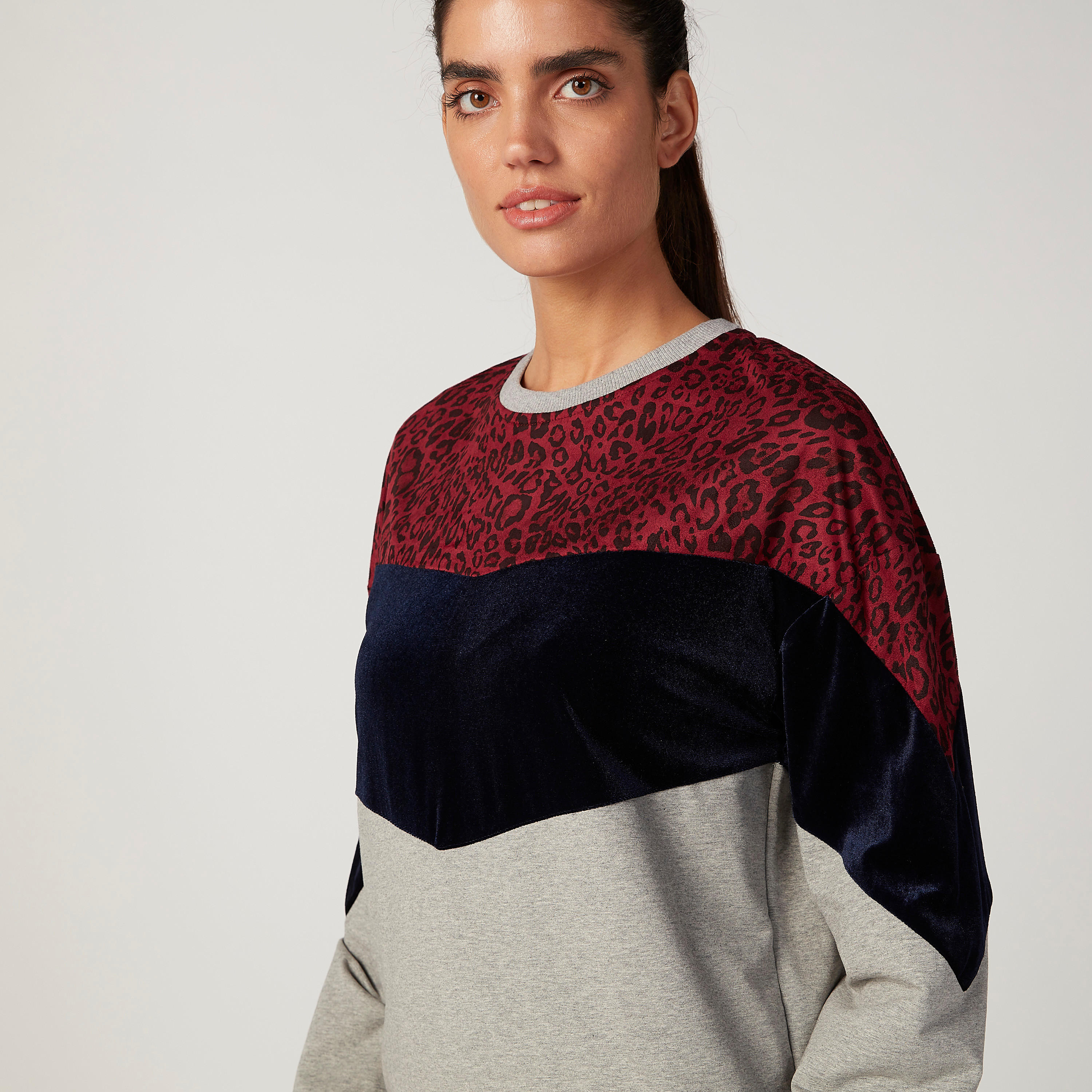 سويت شيرت بياقة مستديرة وأكمام طويلة بطبعات حيوانات من آيكونيك-women-winterwear-hoodiesandsweatshirts-sweatshirts-image-3