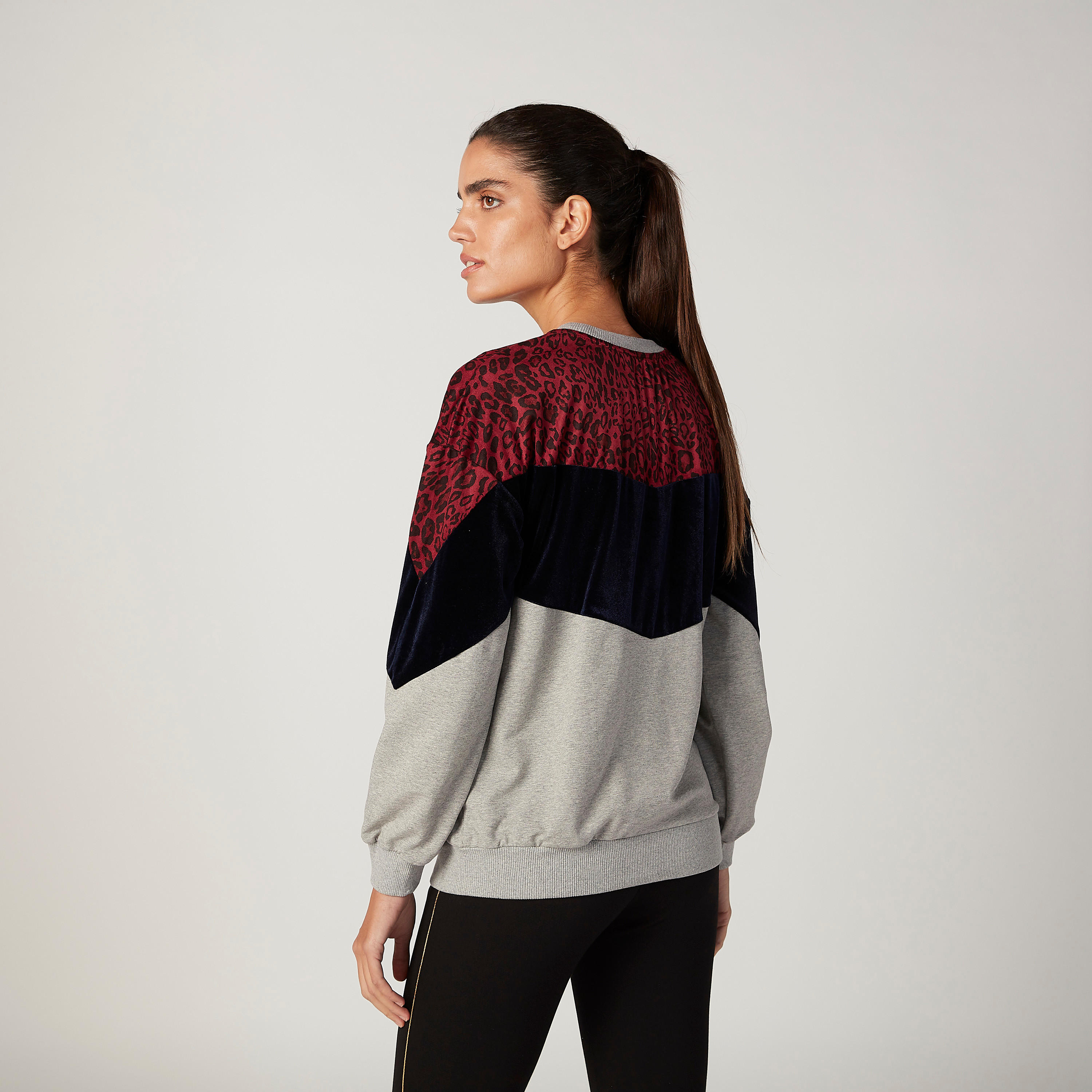 سويت شيرت بياقة مستديرة وأكمام طويلة بطبعات حيوانات من آيكونيك-women-winterwear-hoodiesandsweatshirts-sweatshirts-image-4