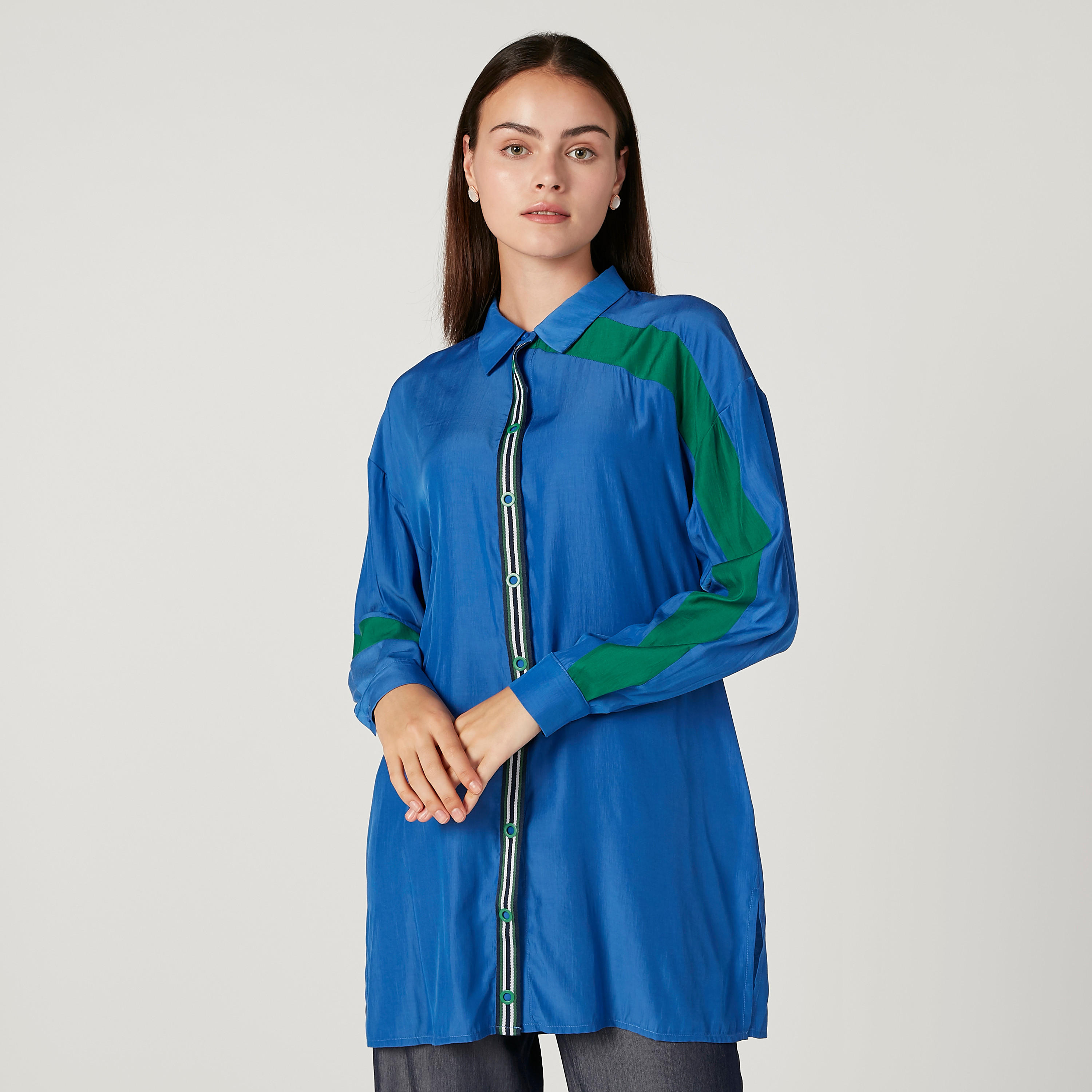بلوزة طويلة بأكمام طويلة وياقة واسعة من آيكونيك-women-clothing-shirtsandblouses-blouses-image-4