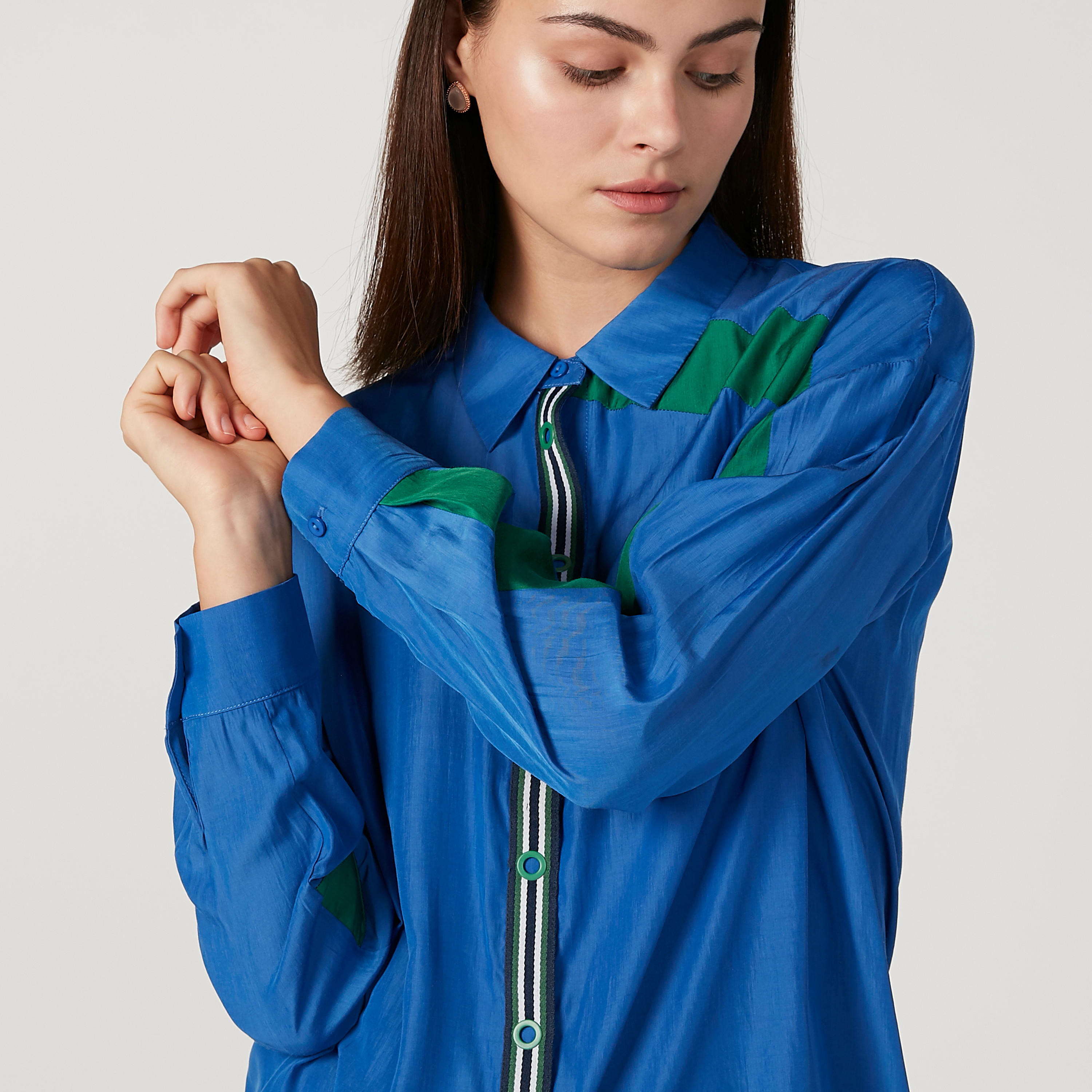 بلوزة طويلة بأكمام طويلة وياقة واسعة من آيكونيك-women-clothing-shirtsandblouses-blouses-image-2