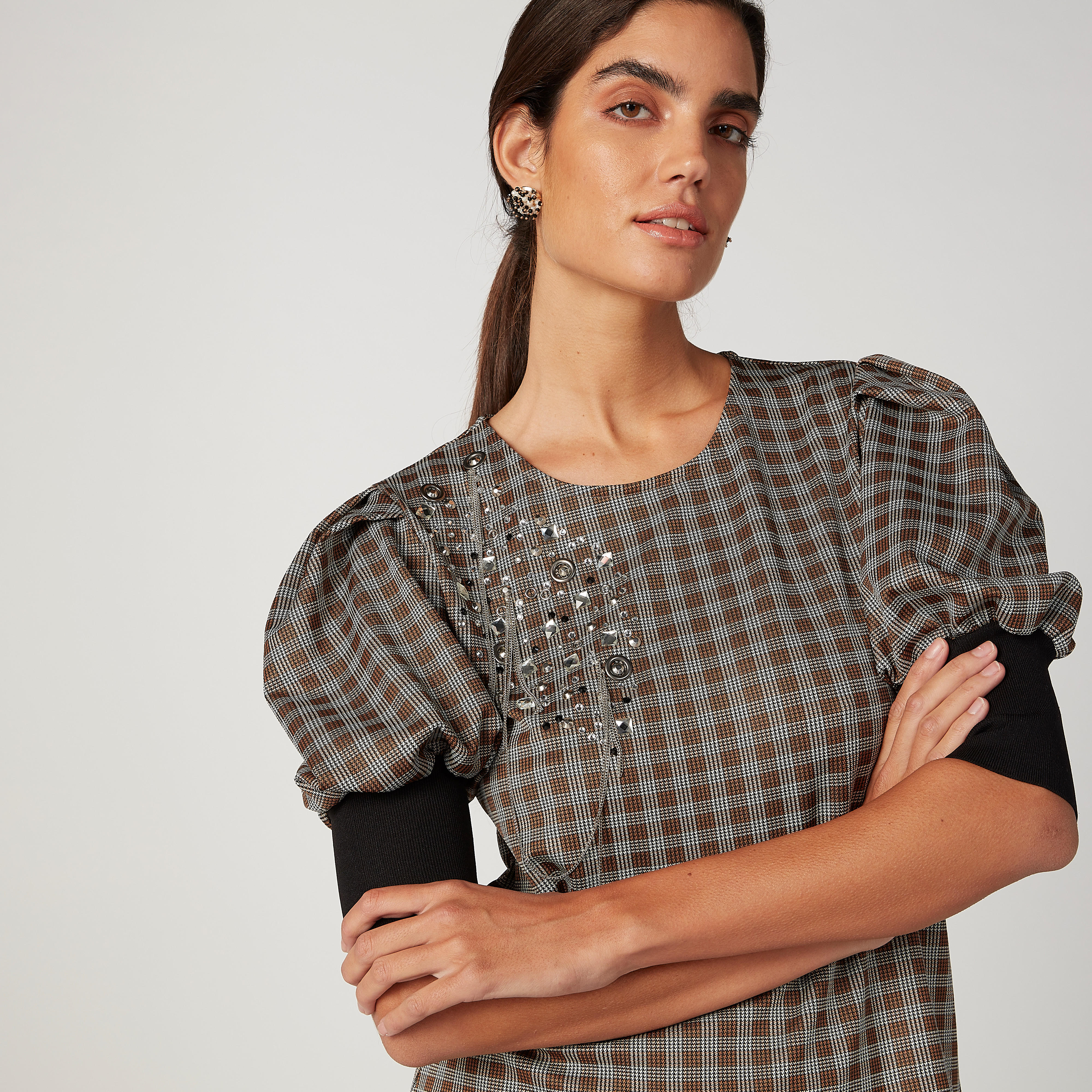 بلوزة مزيّنة بياقة قارب وأكمام قصيرة من آيكونيك-women-clothing-shirtsandblouses-blouses-image-3