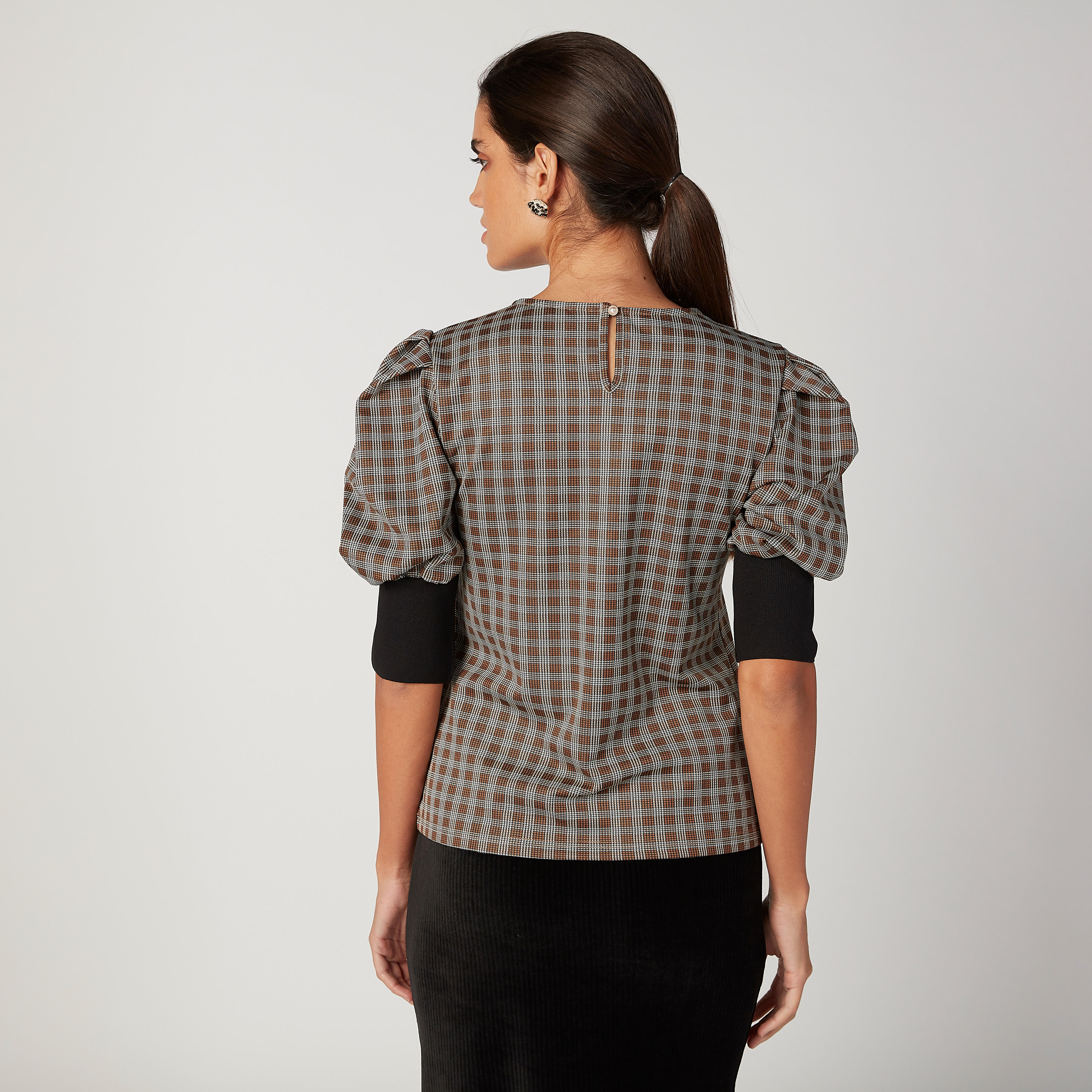 بلوزة مزيّنة بياقة قارب وأكمام قصيرة من آيكونيك-women-clothing-shirtsandblouses-blouses-image-4