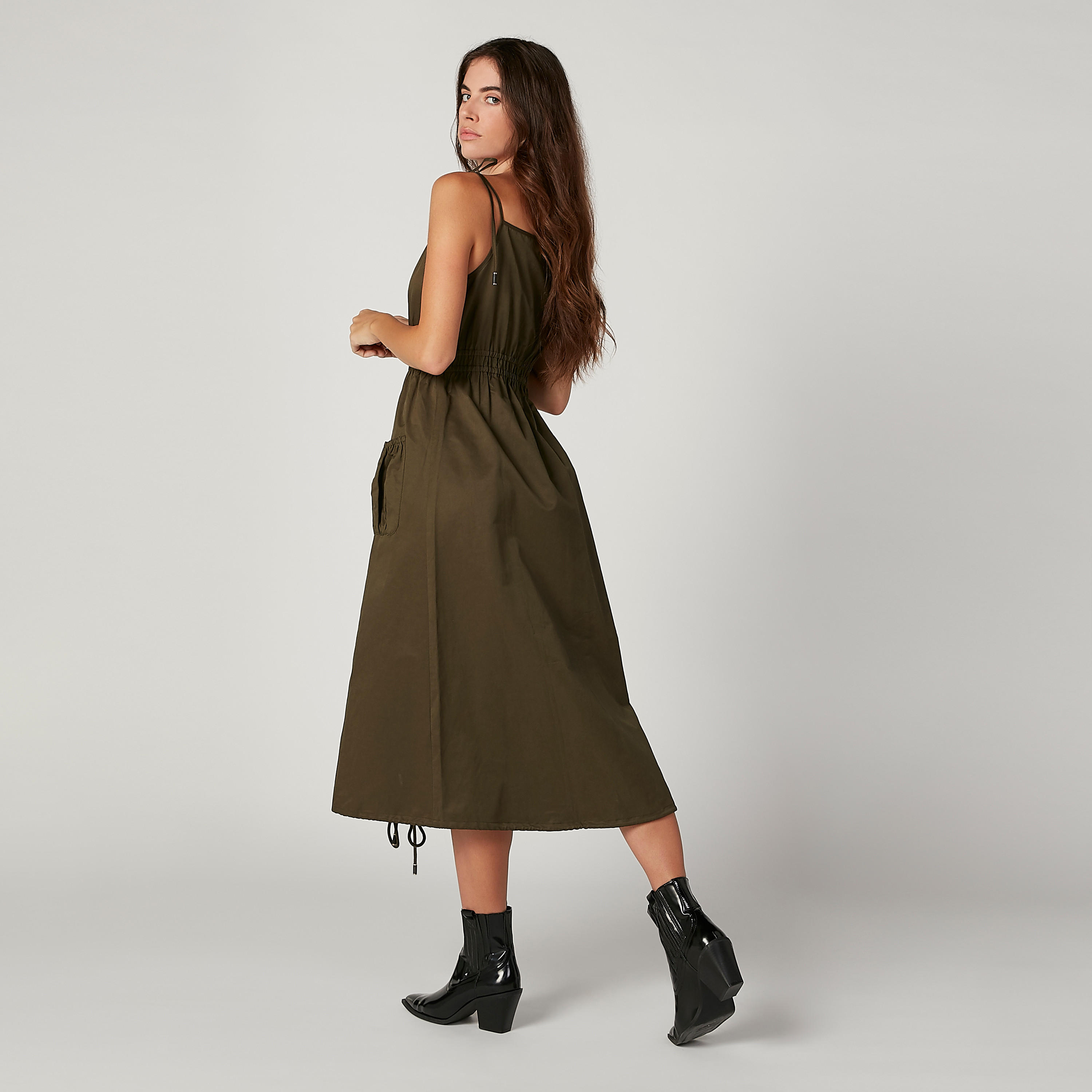 فستان ميدي إيه لاين سادة بحمّالات رفيعة وأربطة من آيكونيك-women-clothing-dresses-image-4