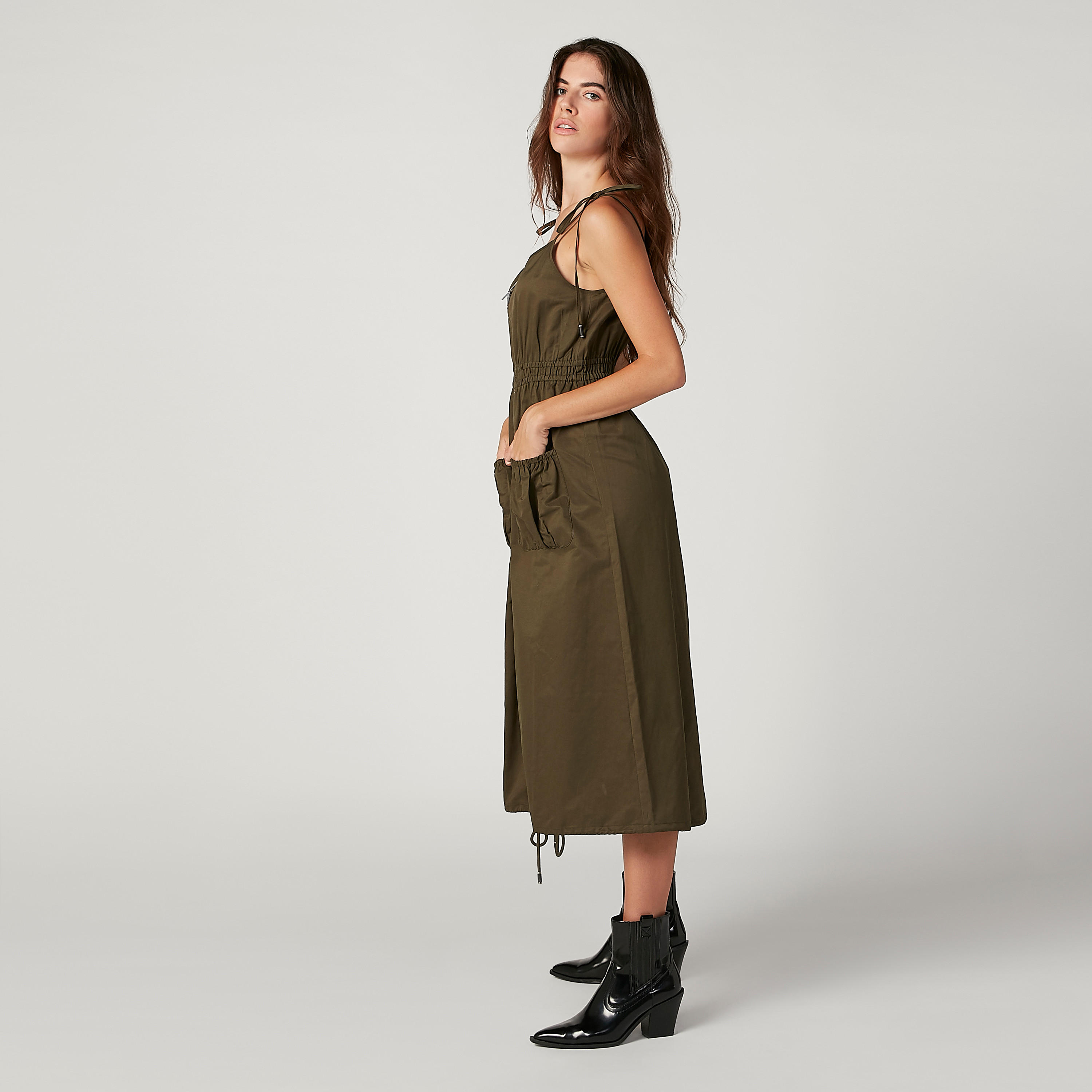 فستان ميدي إيه لاين سادة بحمّالات رفيعة وأربطة من آيكونيك-women-clothing-dresses-image-5