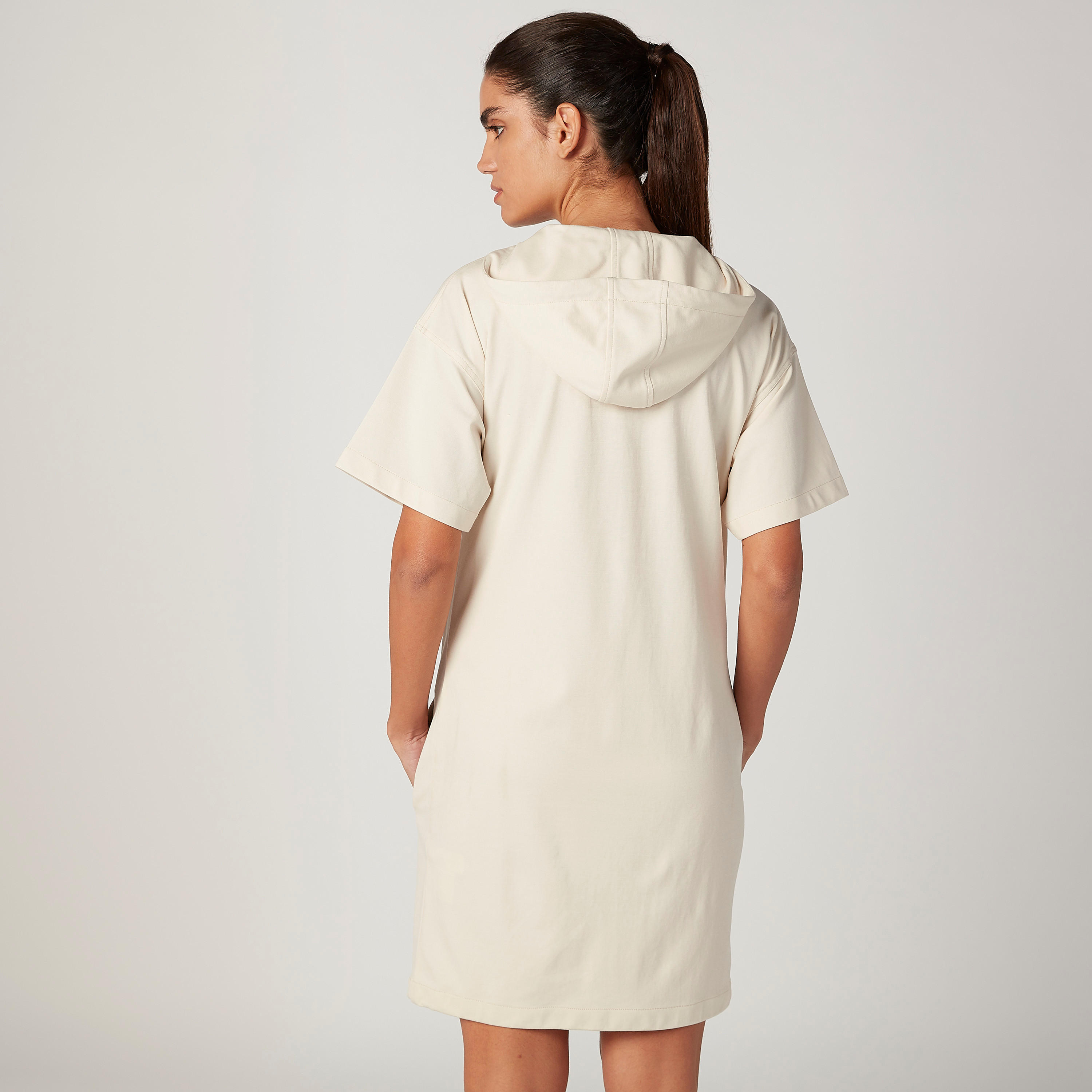 فستان قصير سادة بأكمام قصيرة وجيوب من آيكونيك-women-clothing-dresses-image-4