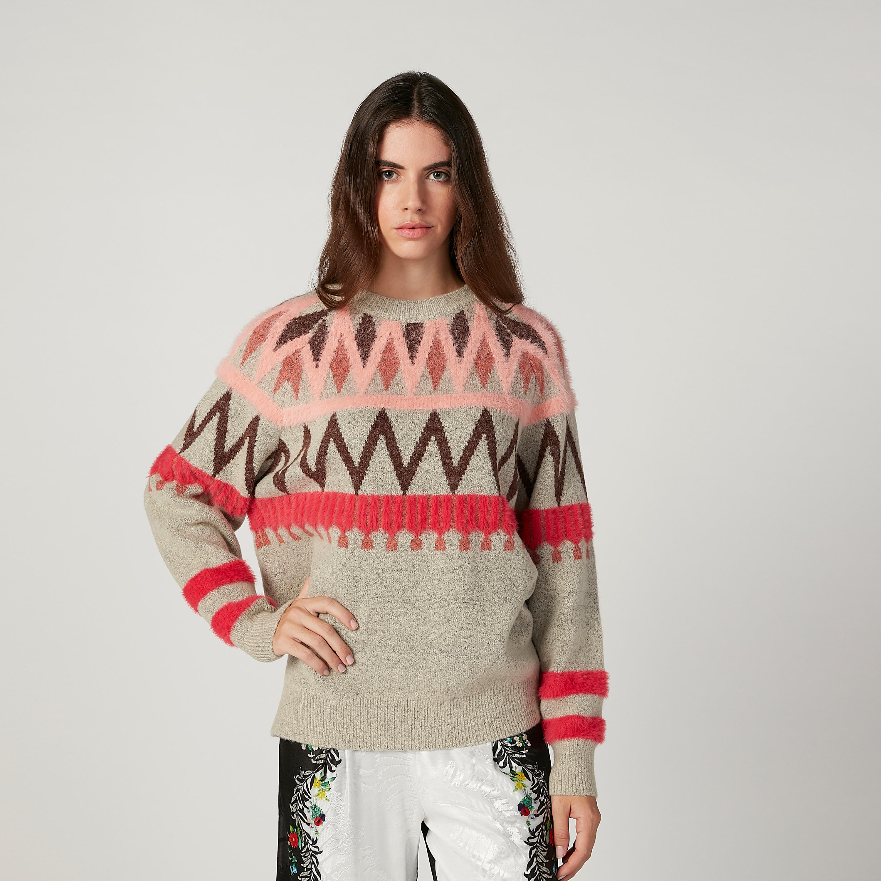 كنزة سليم بارزة الملمس بياقة مستديرة  وأكمام طويلة من آيكونيك-women-clothing-cardigansandjumpers-jumpers-image-1