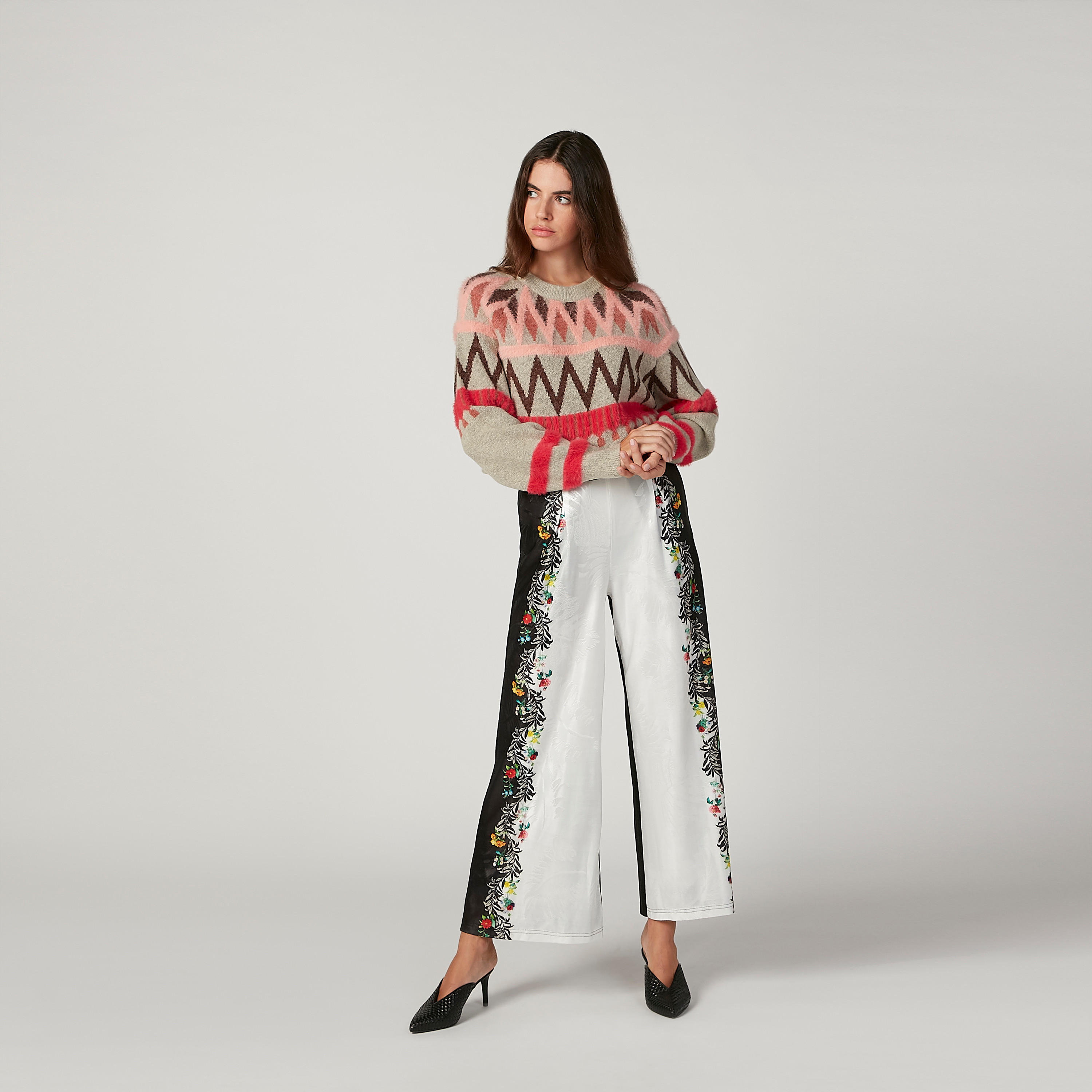 كنزة سليم بارزة الملمس بياقة مستديرة  وأكمام طويلة من آيكونيك-women-clothing-cardigansandjumpers-jumpers-image-2