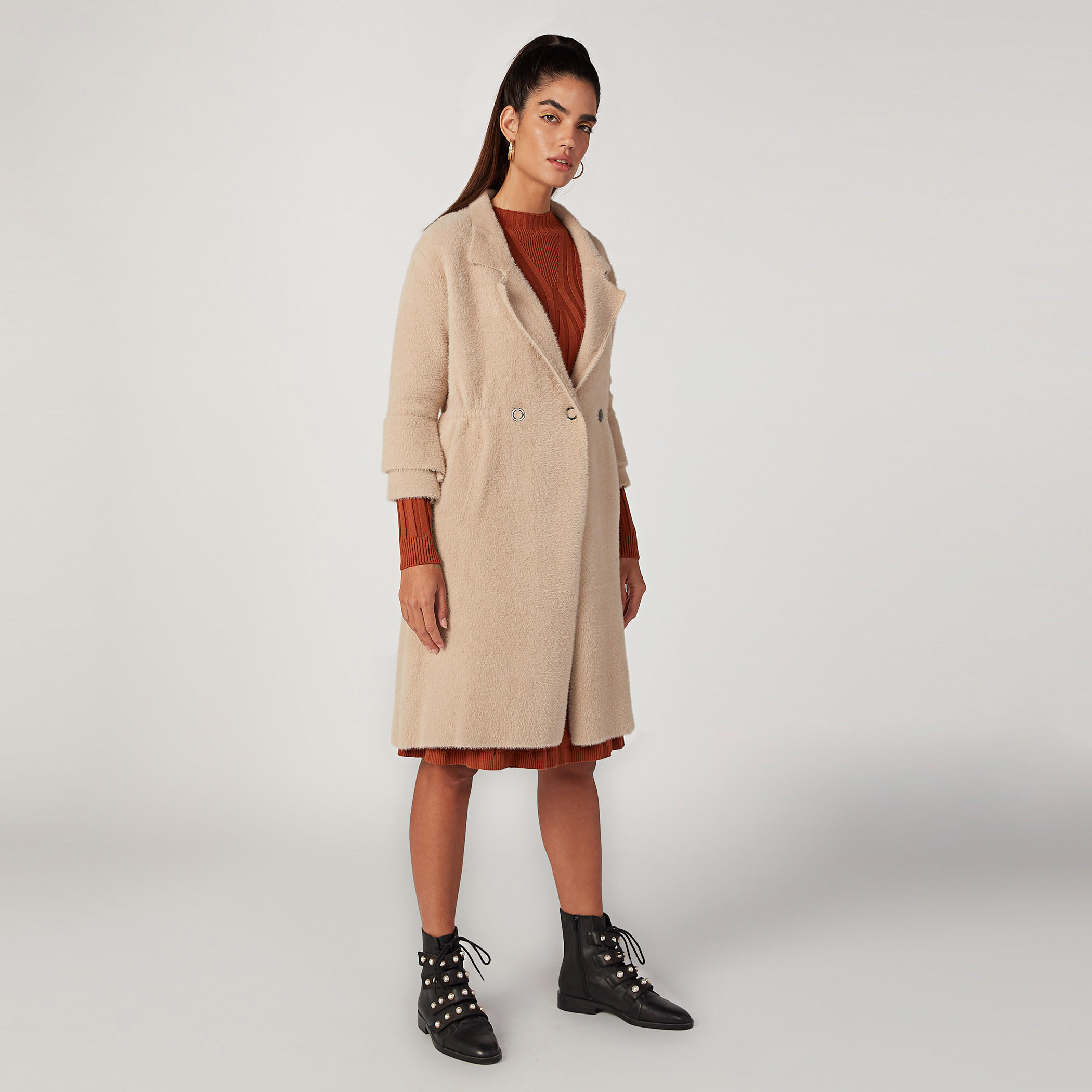 معطف بارز الملمس بأكمام طويلة وجيوب من آيكونيك-women-clothing-coatsandjackets-coats-image-1