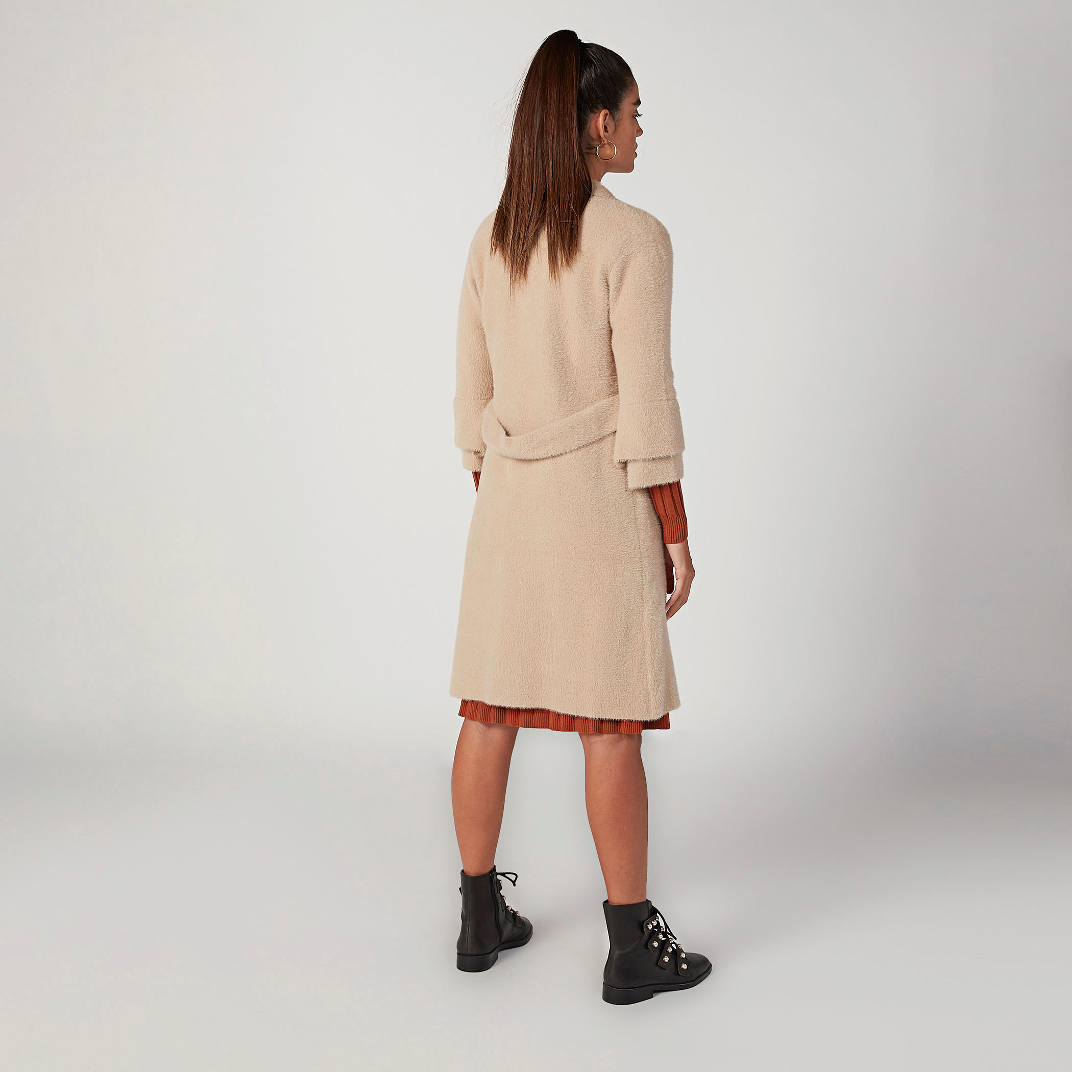 معطف بارز الملمس بأكمام طويلة وجيوب من آيكونيك-women-clothing-coatsandjackets-coats-image-4