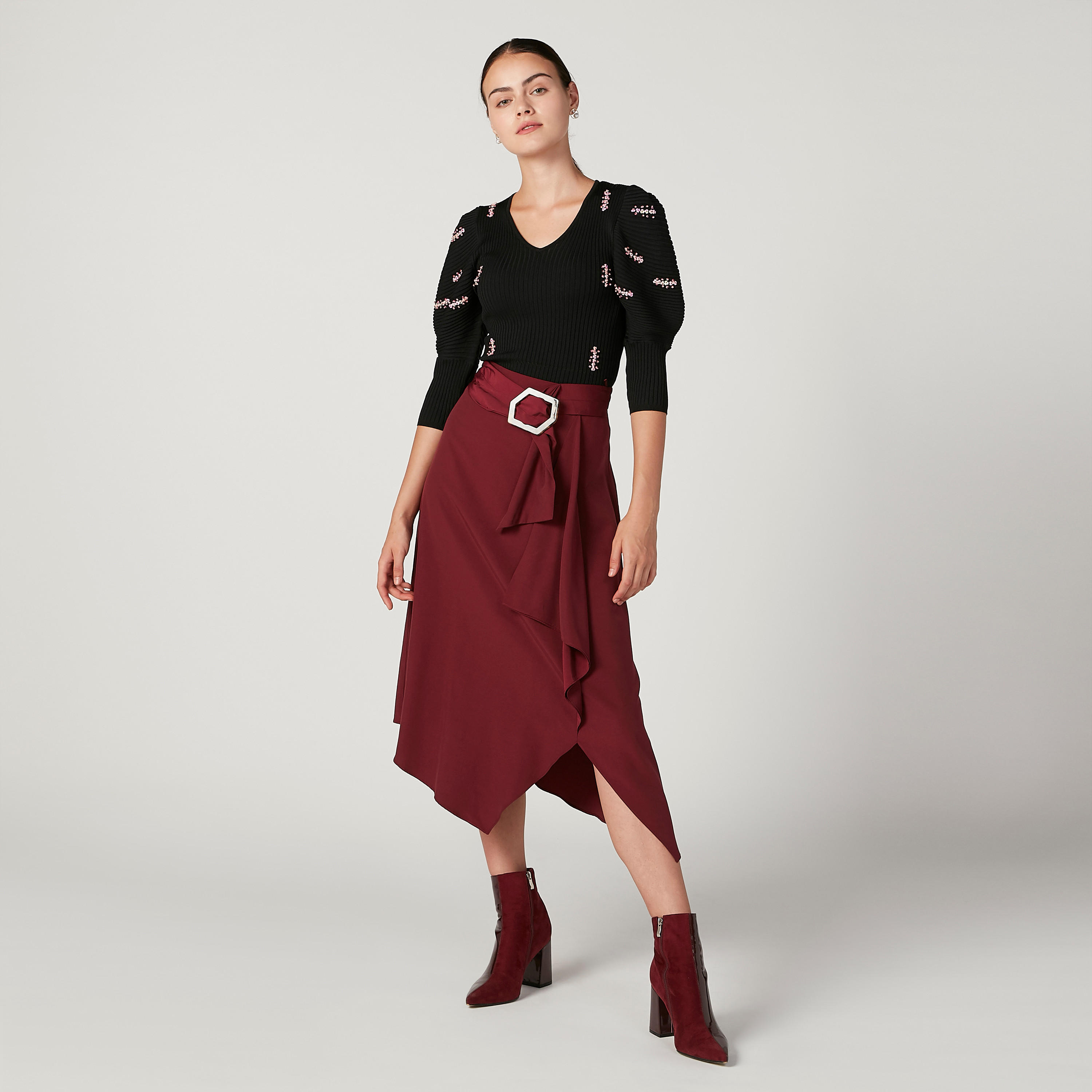 بلوزة مطابقة للجسم بارزة الملمس بياقة V وأكمام 3\4 من آيكونيك-women-clothing-shirtsandblouses-blouses-image-2