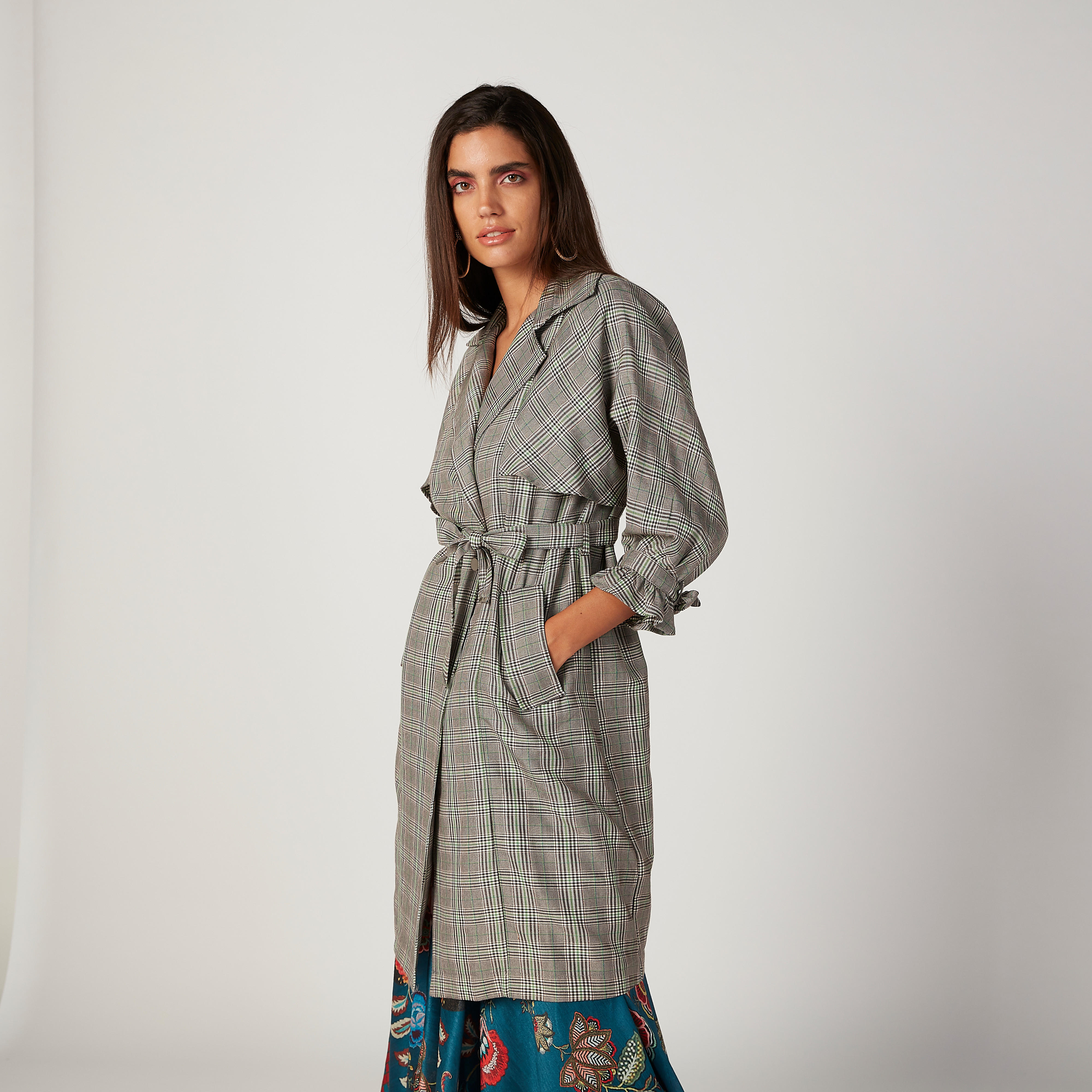 معطف مربعات بأكمام طويلة وعقدة أمامية من آيكونيك-women-clothing-coatsandjackets-coats-image-5