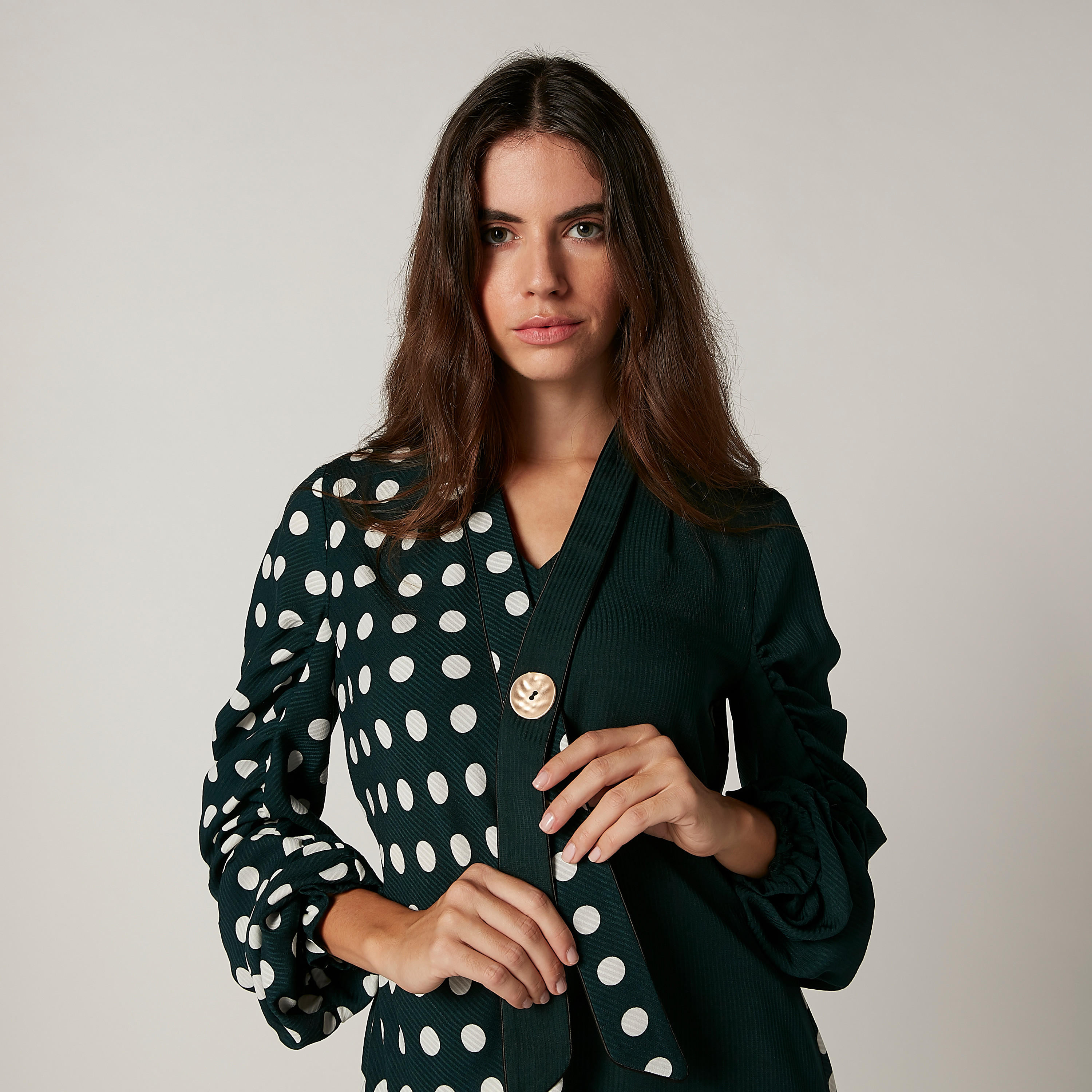 بلوزة بياقة V وأكمام طويلة وطبعات منقّطة من آيكونيك-women-clothing-shirtsandblouses-blouses-image-1