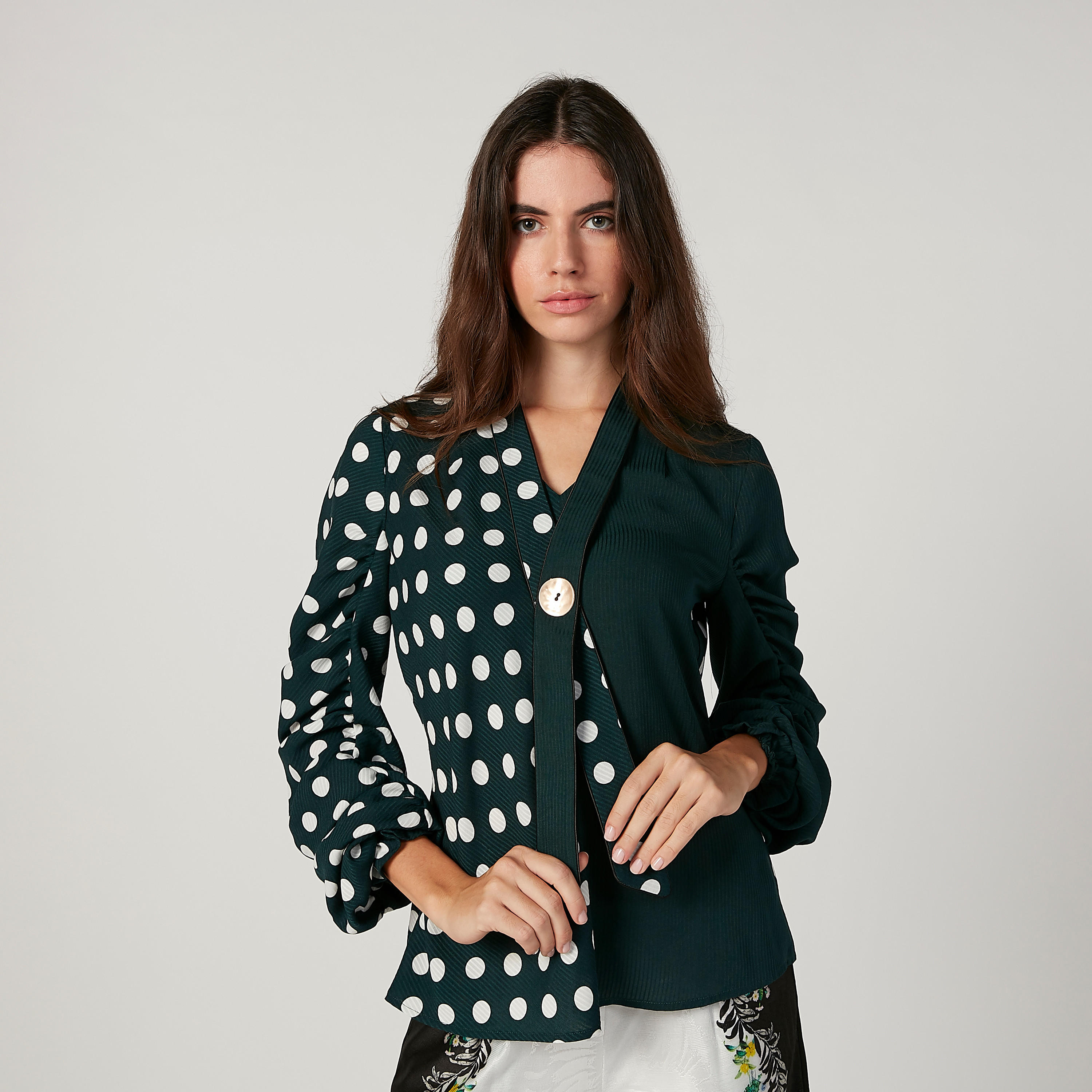 بلوزة بياقة V وأكمام طويلة وطبعات منقّطة من آيكونيك-women-clothing-shirtsandblouses-blouses-image-3