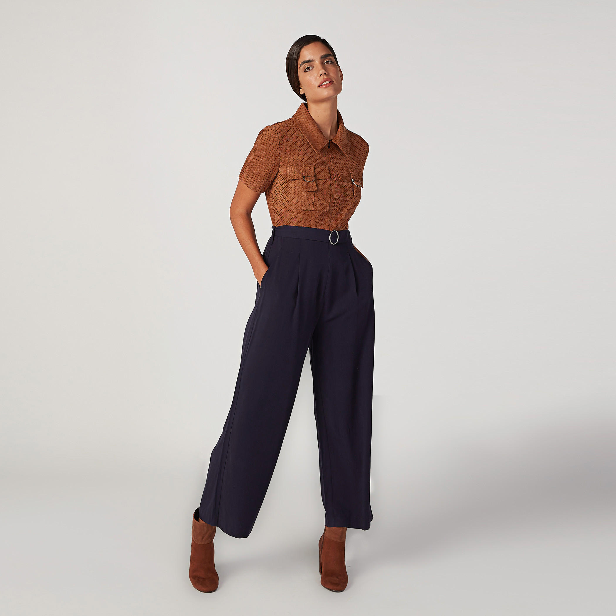 جمبسوت سادة بأكمام قصيرة وجيوب من آيكونيك-women-clothing-jumpsuits-image-1