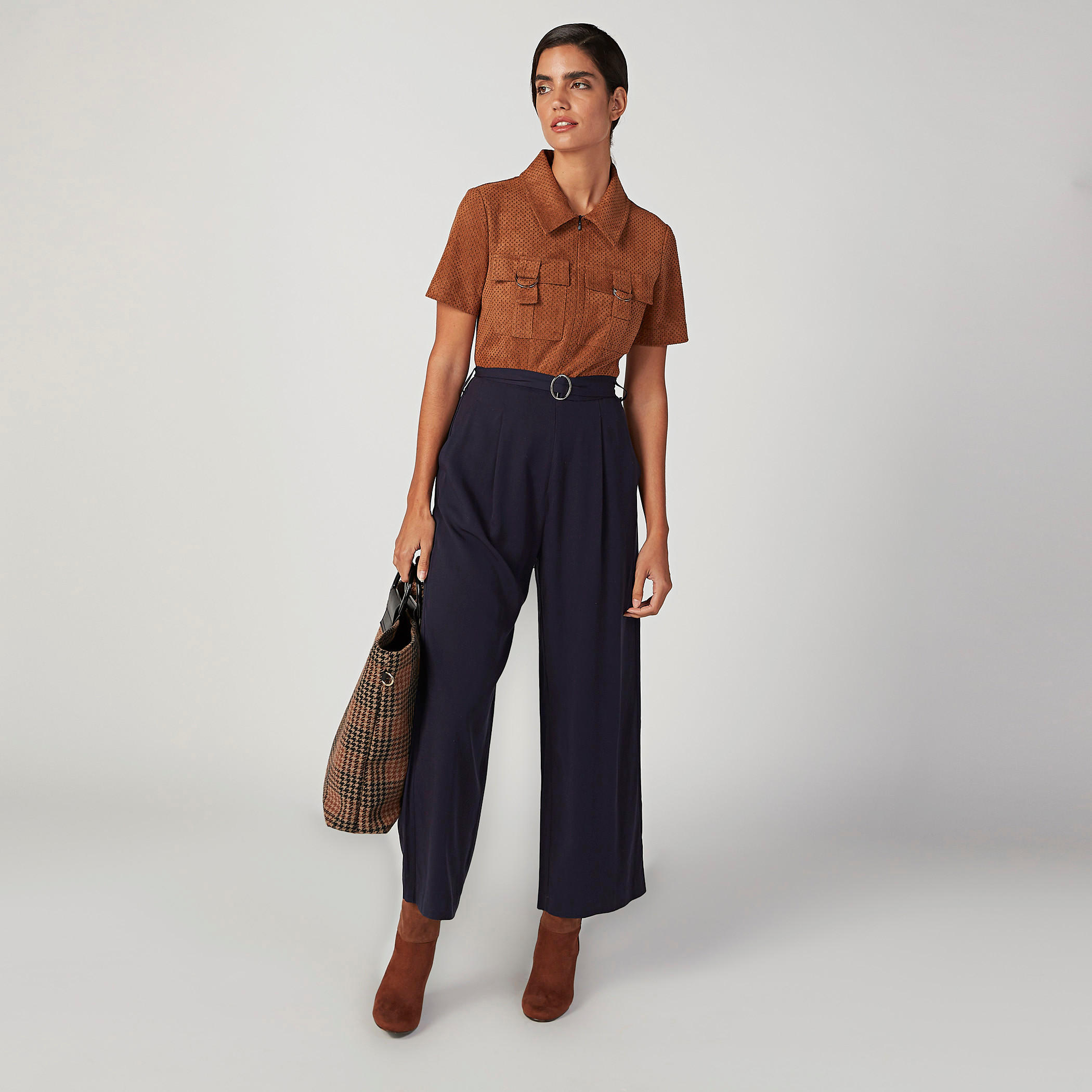 جمبسوت سادة بأكمام قصيرة وجيوب من آيكونيك-women-clothing-jumpsuits-image-2