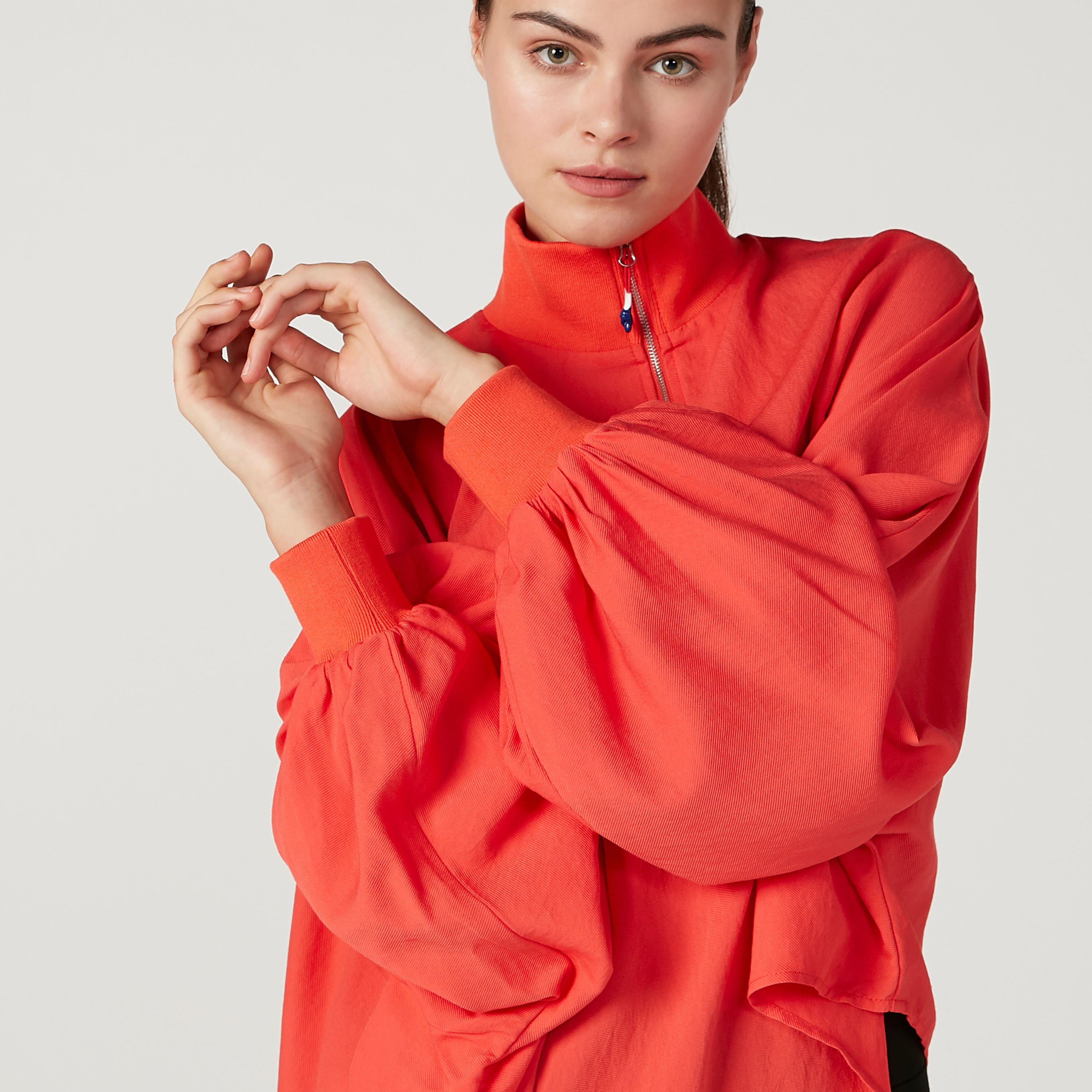 بلوزة طويلة بأطراف غير مستوية وياقة عالية من آيكونيك-women-clothing-shirtsandblouses-blouses-image-2