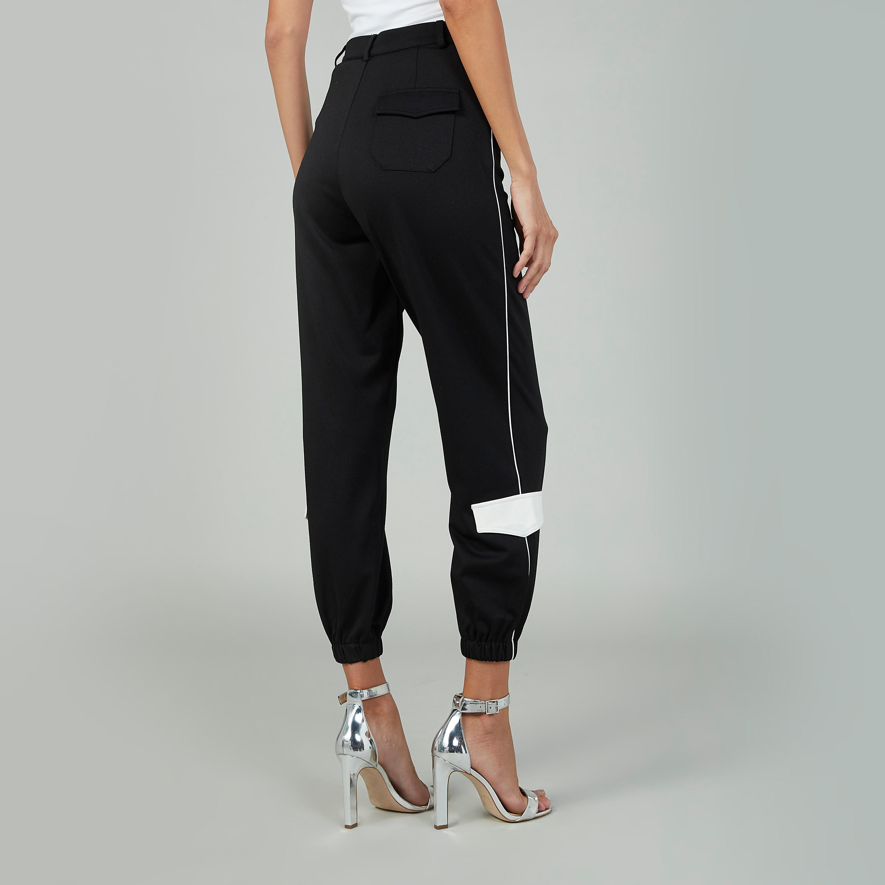 بنطلون رياضي بخصر وطيات متباينة من آيكونيك-women-clothing-bottoms-trousers-image-4