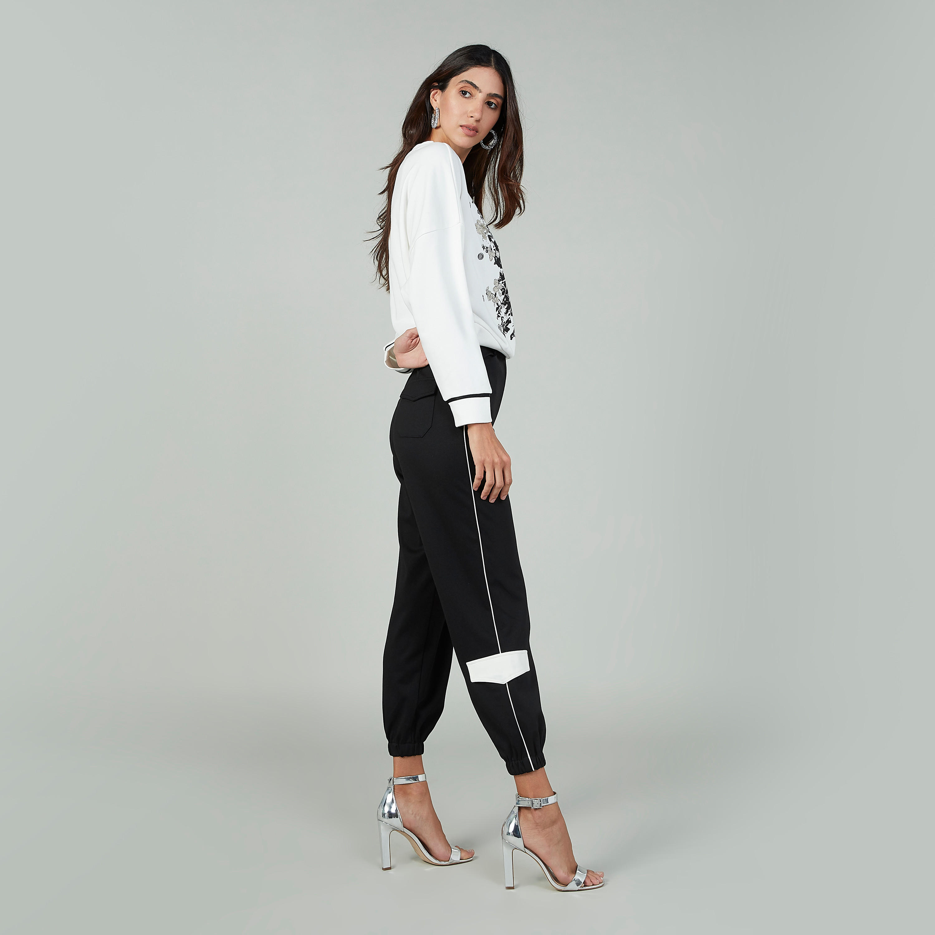 بنطلون رياضي بخصر وطيات متباينة من آيكونيك-women-clothing-bottoms-trousers-image-5