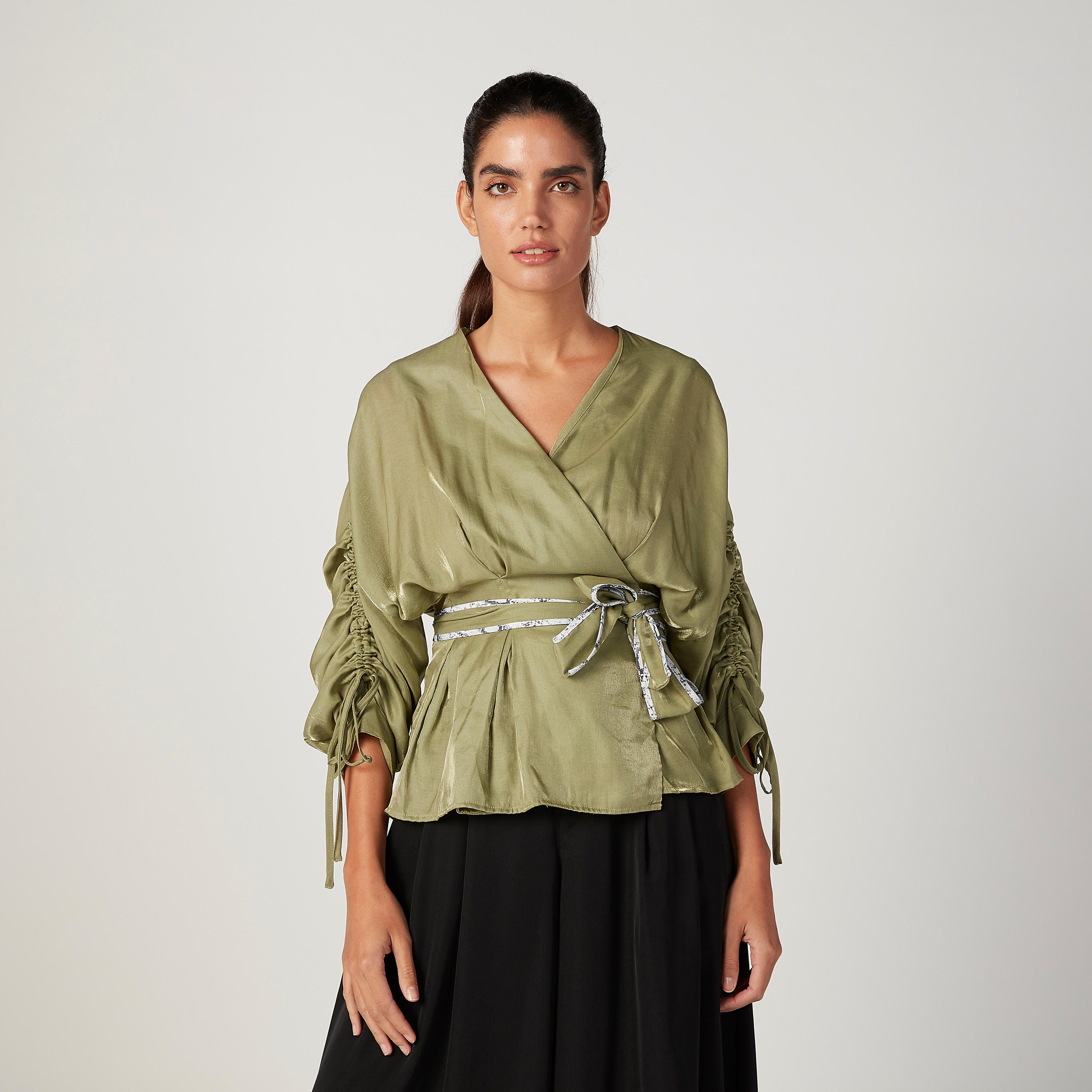 بلوزة ملفوفة بارزة الملمس بياقة V وأربطة من آيكونيك-women-clothing-shirtsandblouses-blouses-image-1