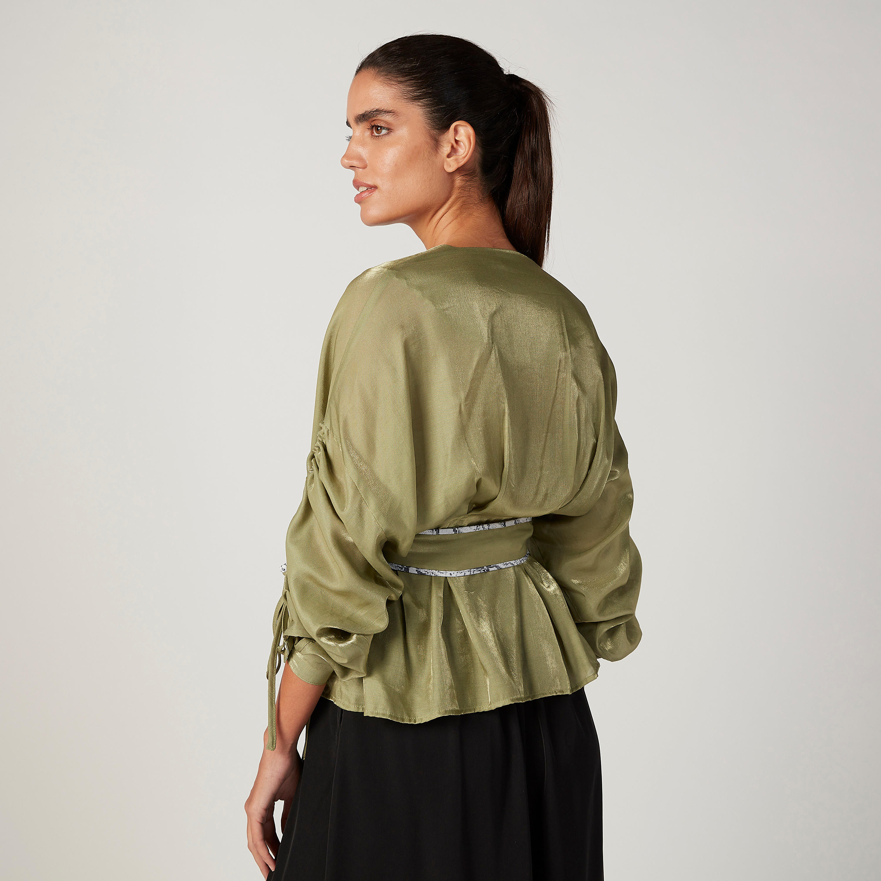 بلوزة ملفوفة بارزة الملمس بياقة V وأربطة من آيكونيك-women-clothing-shirtsandblouses-blouses-image-4