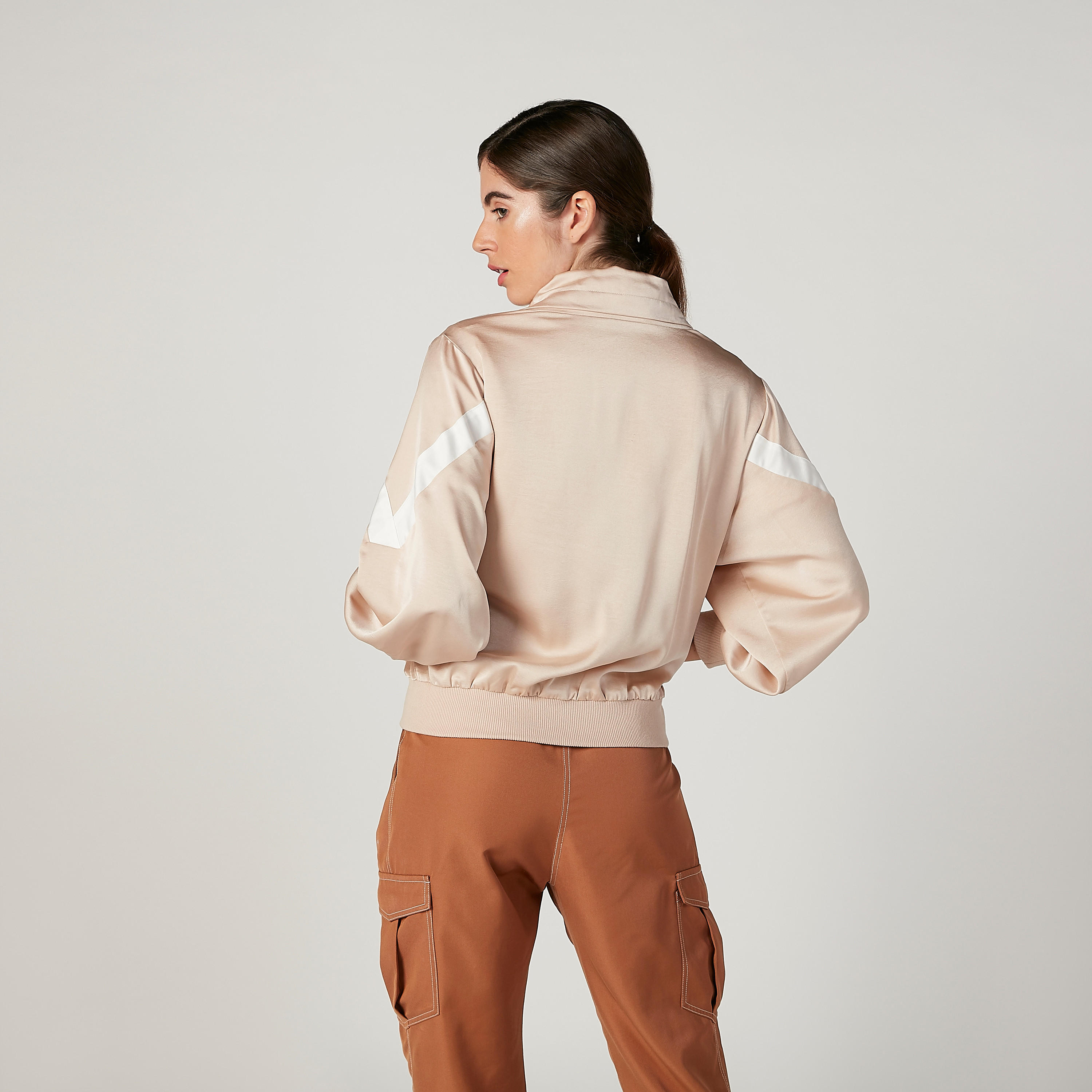 جاكيت بومبر بارز الملمس بأكمام طويلة من آيكونيك-women-winterwear-coatsandjackets-jackets-image-1