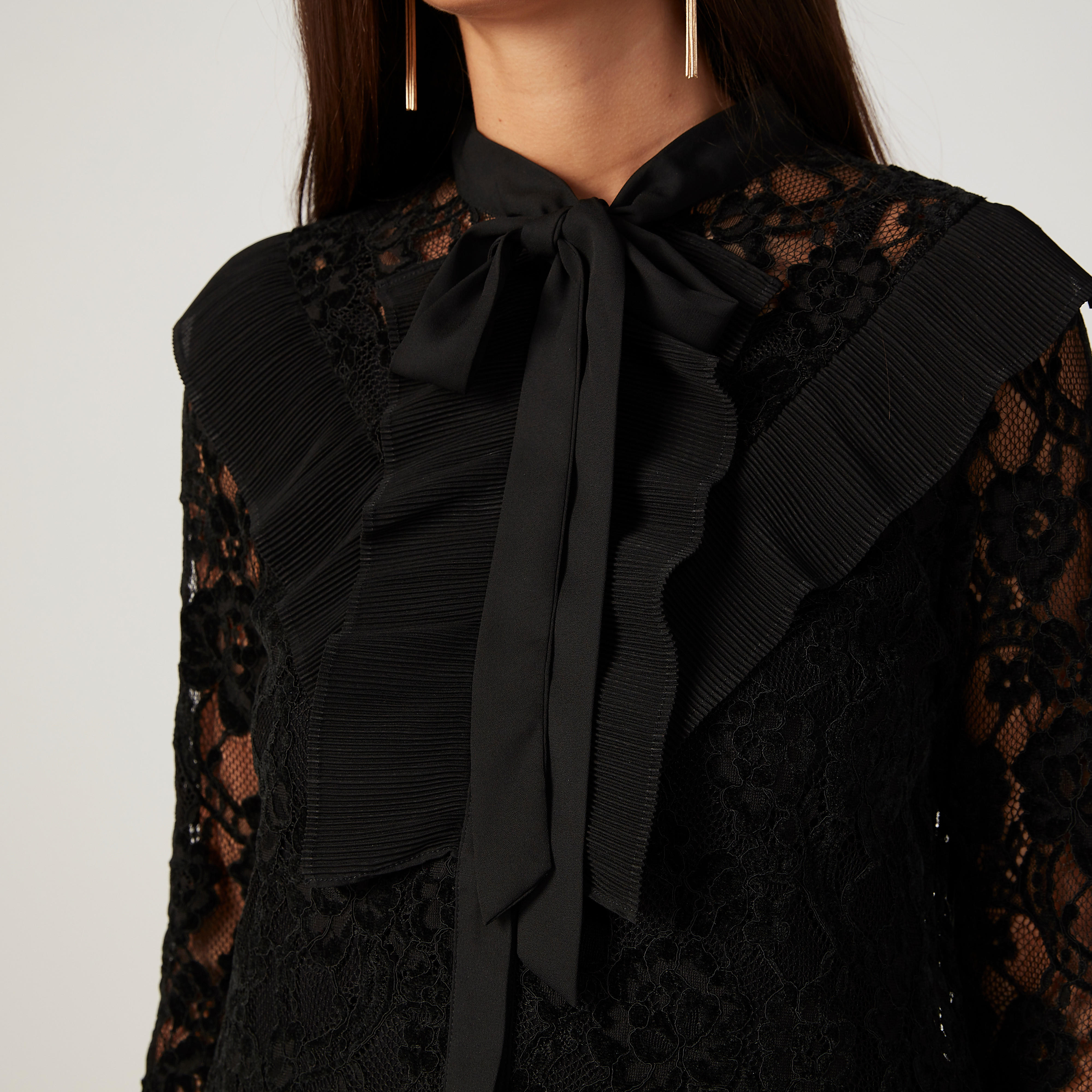 قميص بارز الملمس بأكمام طويلة مع ربطة عنق من آيكونيك-women-clothing-shirtsandblouses-shirts-image-3