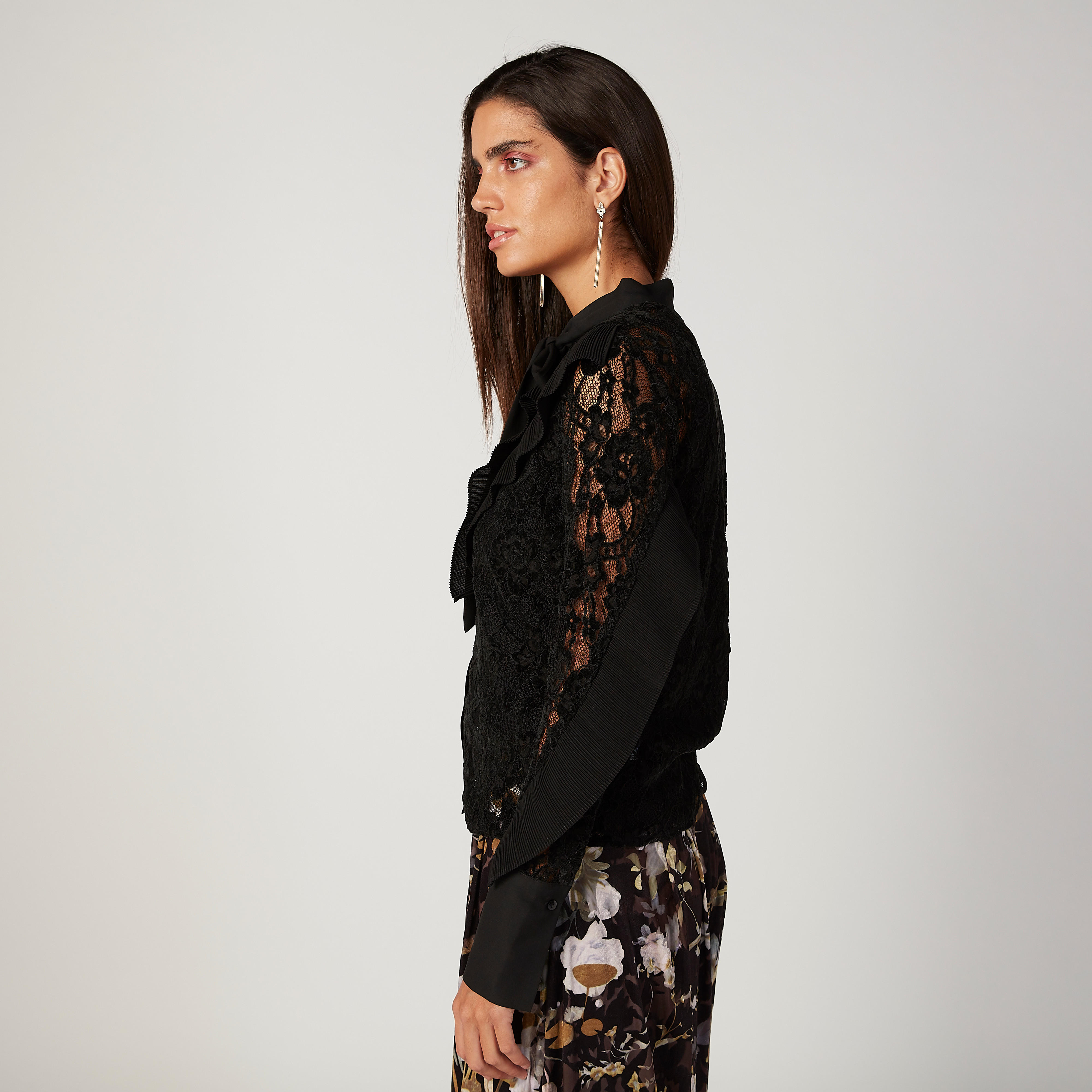 قميص بارز الملمس بأكمام طويلة مع ربطة عنق من آيكونيك-women-clothing-shirtsandblouses-shirts-image-5