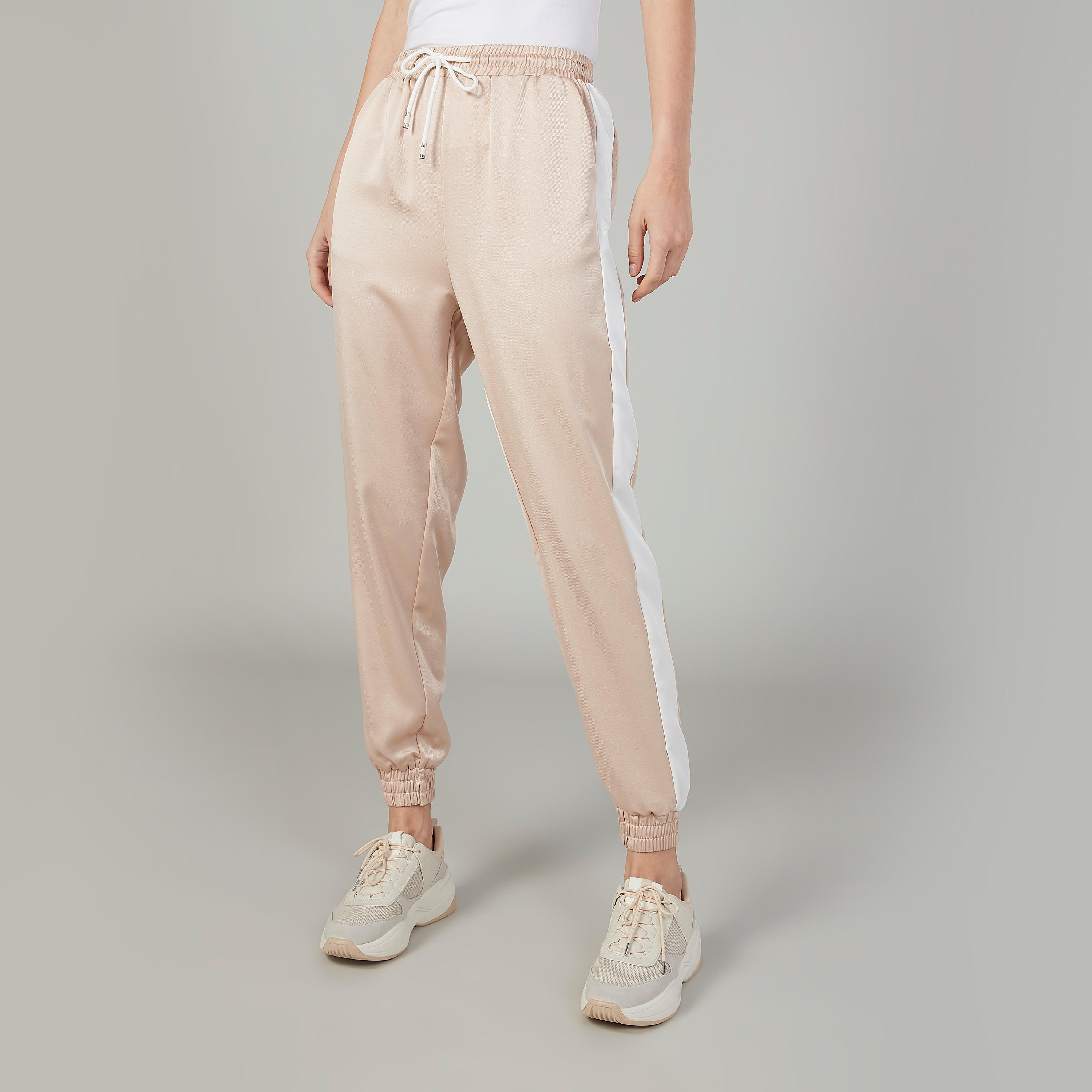 بنطلون رياضي بقصّة واسعة وخصر مرتفع  وجيوب من آيكونيك-women-clothing-bottoms-joggers-image-1