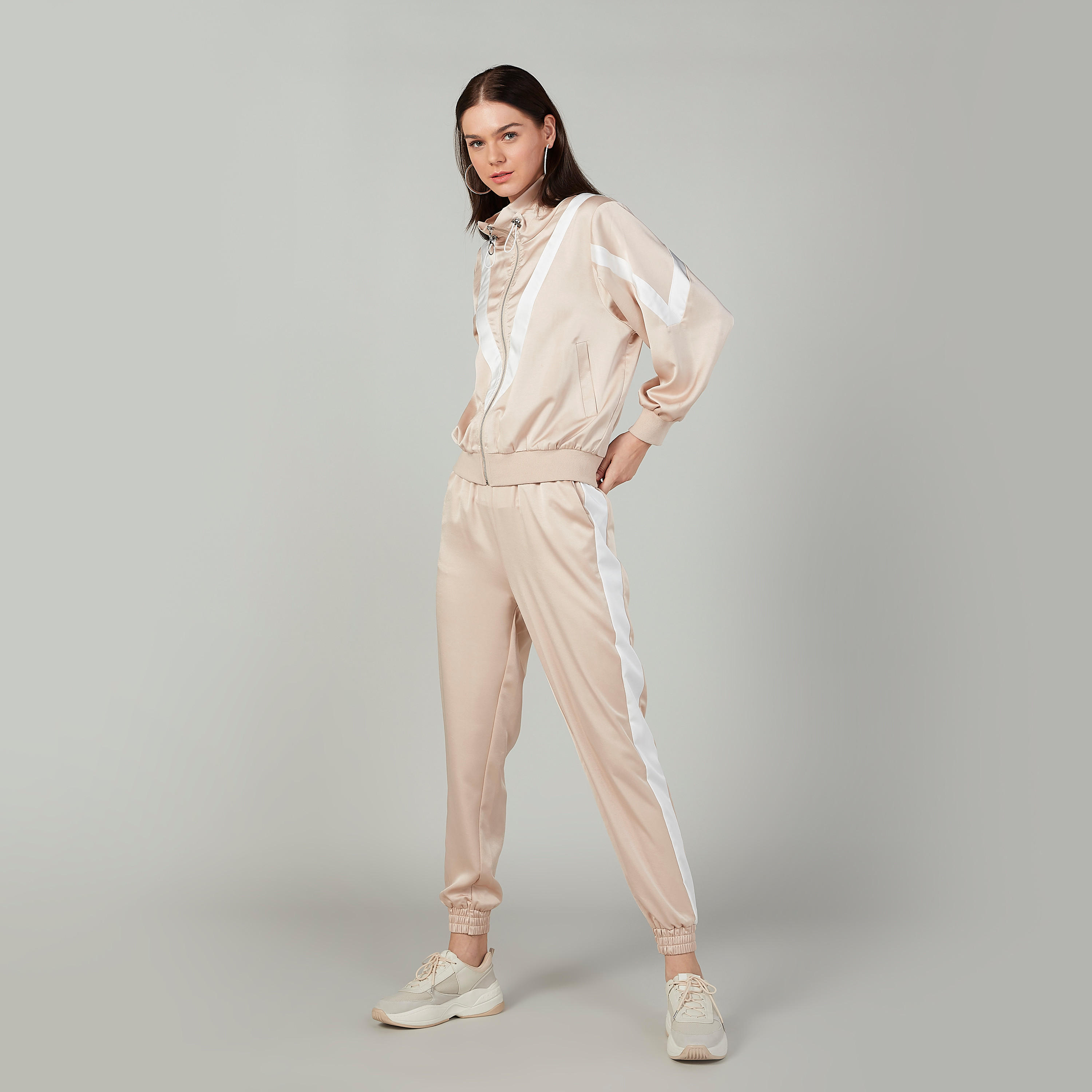 بنطلون رياضي بقصّة واسعة وخصر مرتفع  وجيوب من آيكونيك-women-clothing-bottoms-joggers-image-2