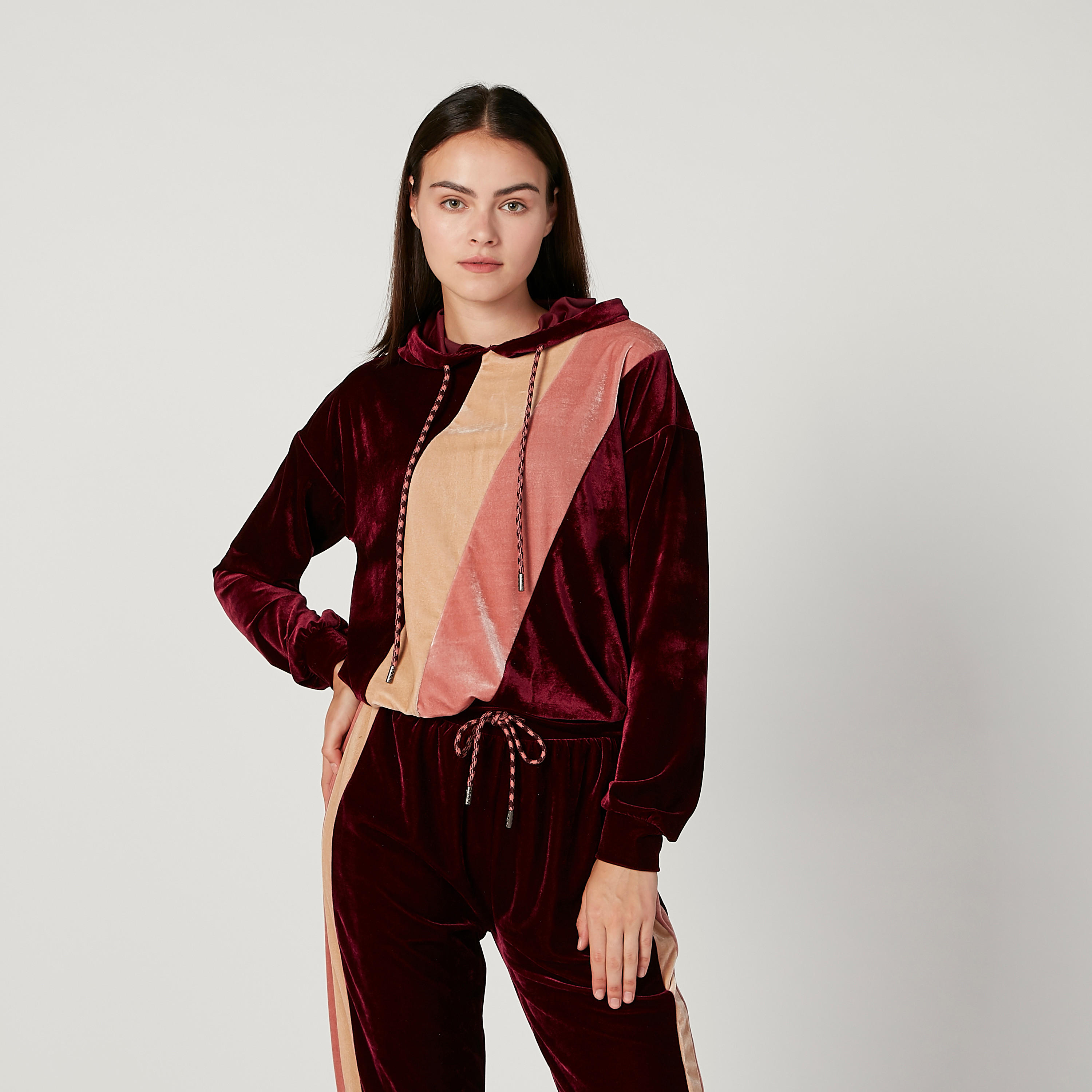 سويت توب بارز الملمس بأكمام طويلة وقبعة من آيكونيك-women-winterwear-hoodiesandsweatshirts-hoodies-image-1