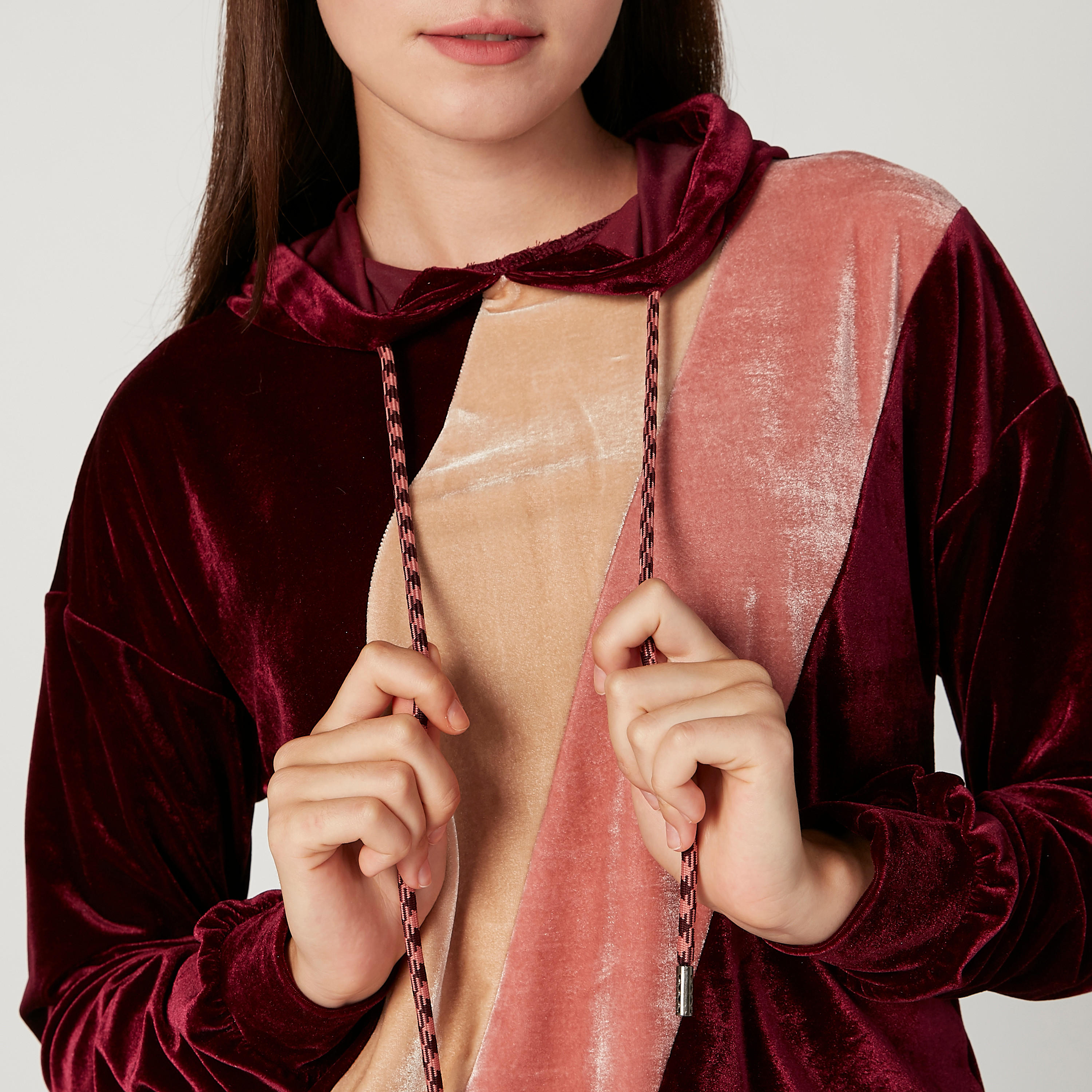 سويت توب بارز الملمس بأكمام طويلة وقبعة من آيكونيك-women-winterwear-hoodiesandsweatshirts-hoodies-image-3
