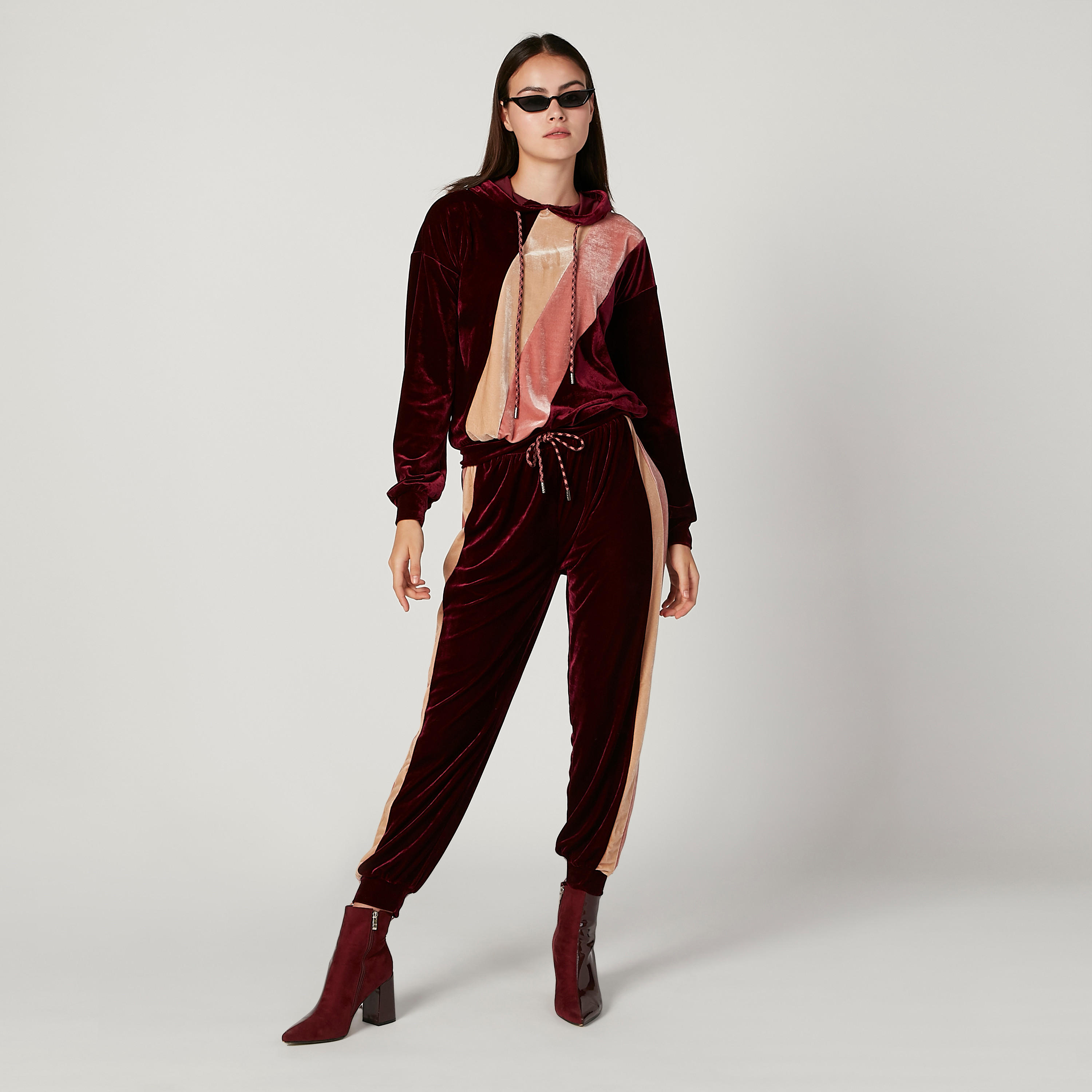 سويت توب بارز الملمس بأكمام طويلة وقبعة من آيكونيك-women-winterwear-hoodiesandsweatshirts-hoodies-image-4