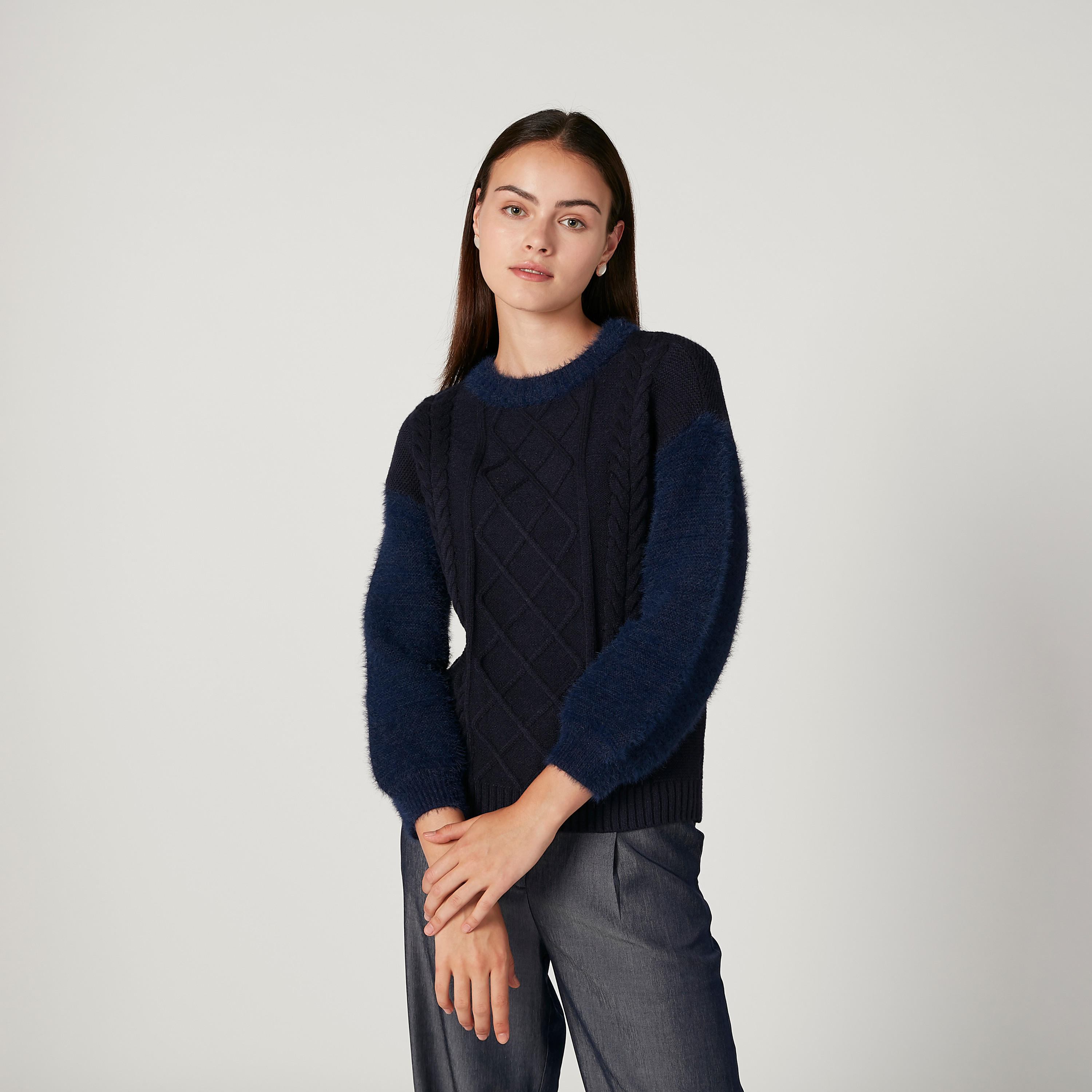 كنزة بقصّة واسعة بارزة الملمس بياقة مستديرة وأكمام طويلة من آيكونيك-women-clothing-cardigansandjumpers-jumpers-image-1