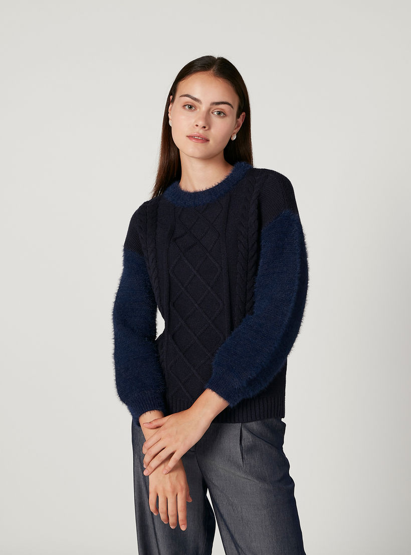 كنزة بقصّة واسعة بارزة الملمس بياقة مستديرة وأكمام طويلة من آيكونيك-women-clothing-cardigansandjumpers-jumpers-image-1