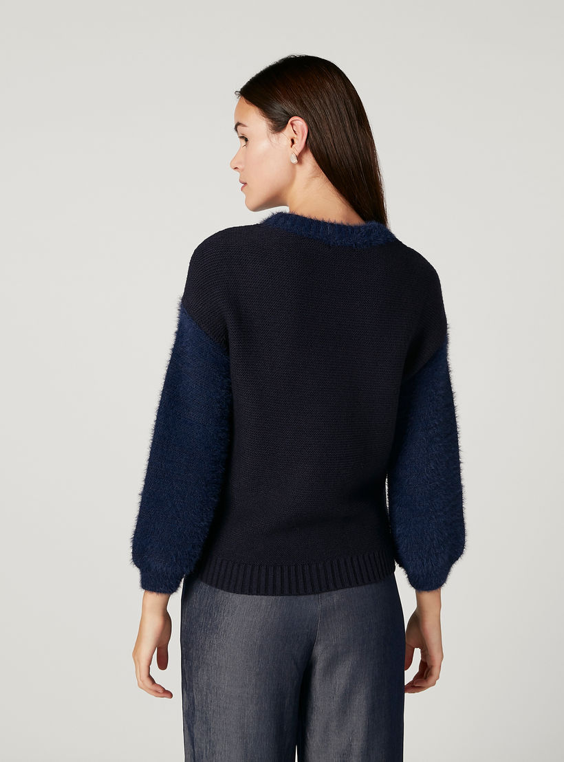 كنزة بقصّة واسعة بارزة الملمس بياقة مستديرة وأكمام طويلة من آيكونيك-women-clothing-cardigansandjumpers-jumpers-image-4