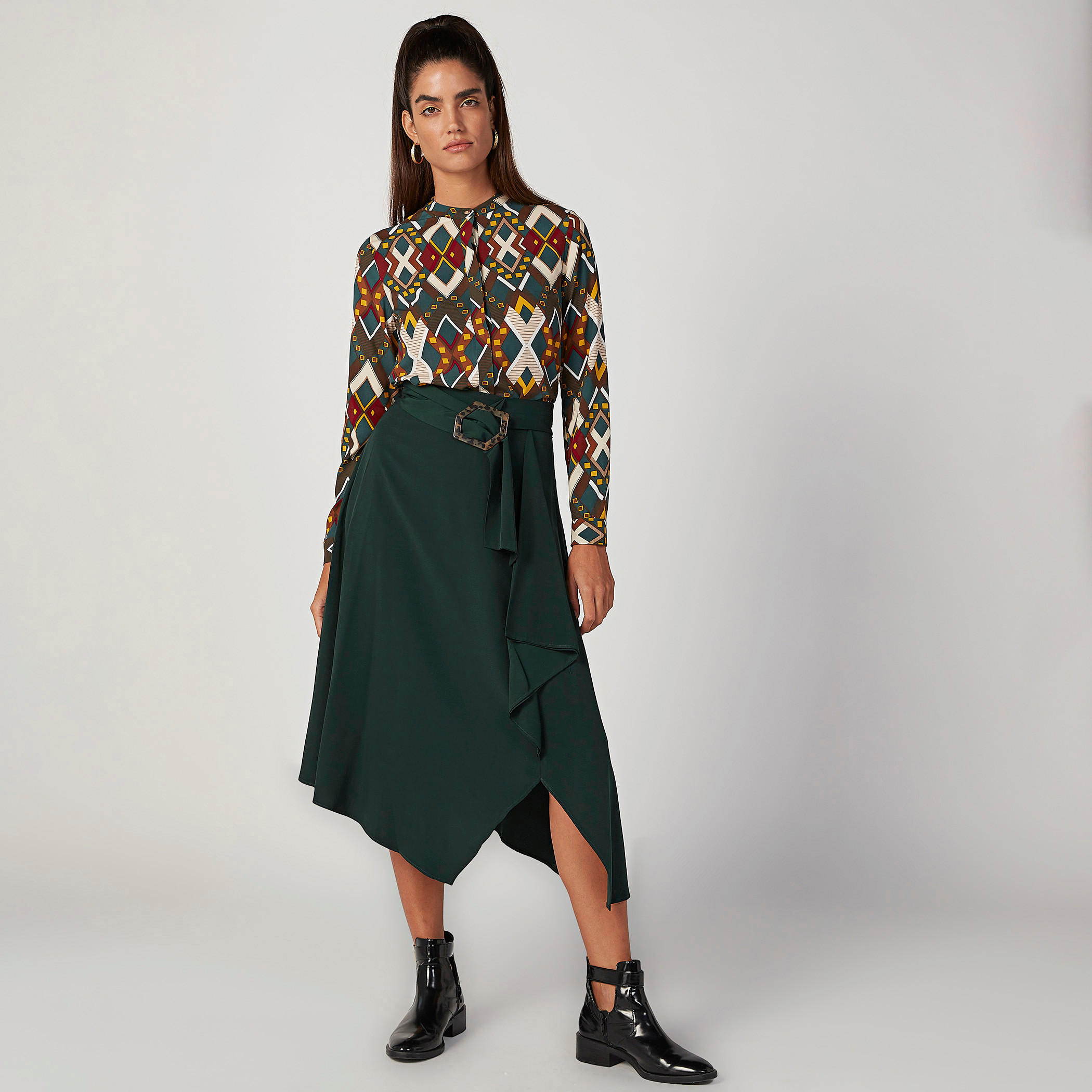 تنورة ميدي بارزة الملمس مع حواف غير متساوية وخصر مطاطي من آيكونيك-women-clothing-bottoms-skirts-image-2