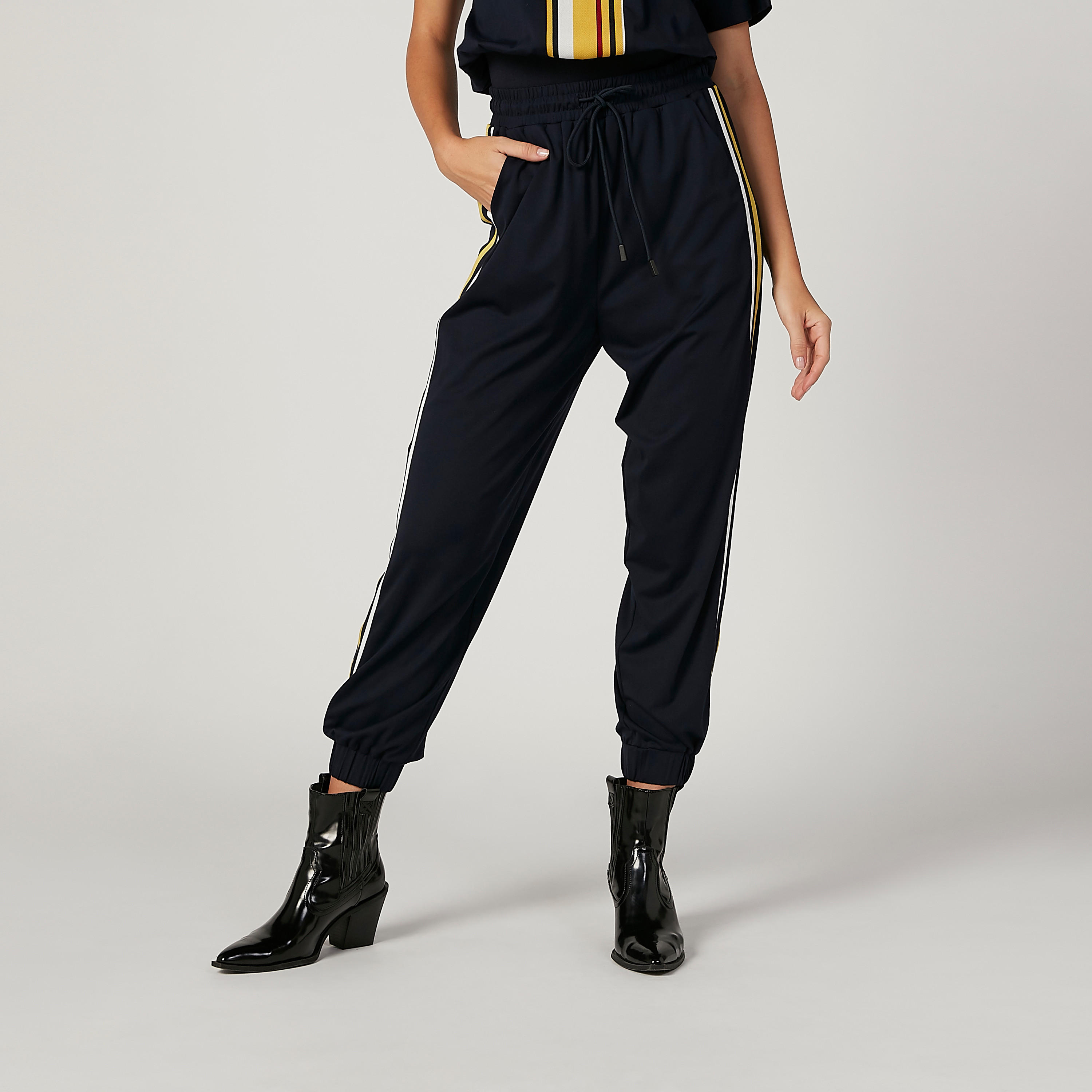 بنطلون رياضي بقصّة واسعة وخصر مرتفع وجيوب من آيكونيك-women-clothing-bottoms-joggers-image-1