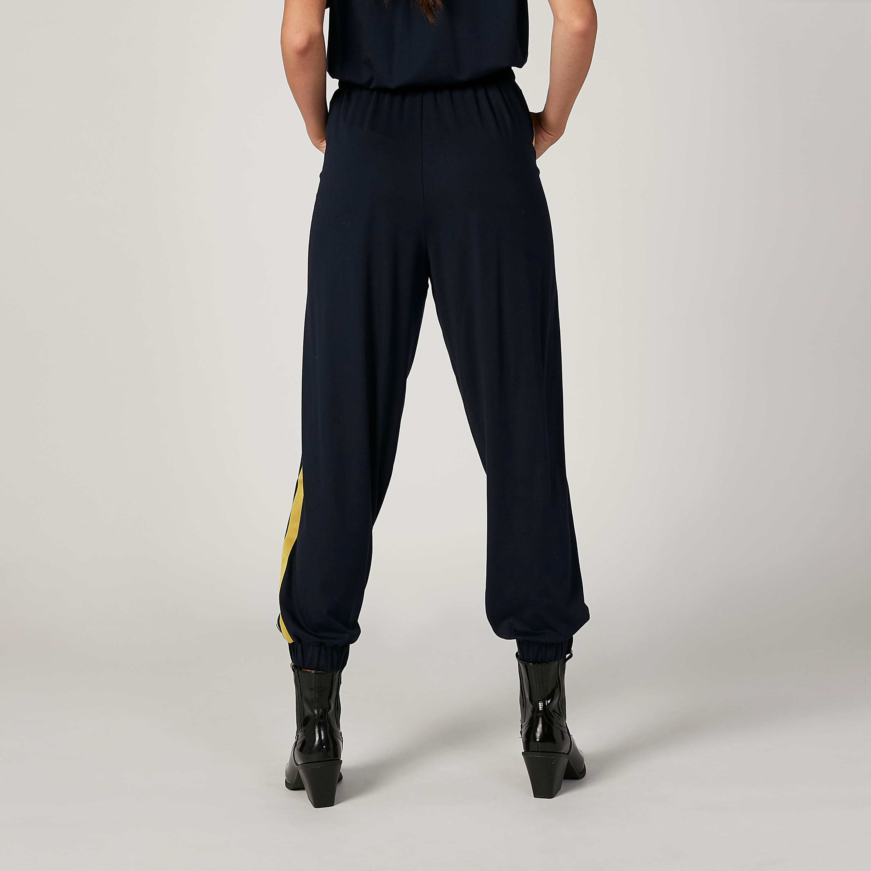 بنطلون رياضي بقصّة واسعة وخصر مرتفع وجيوب من آيكونيك-women-clothing-bottoms-joggers-image-4
