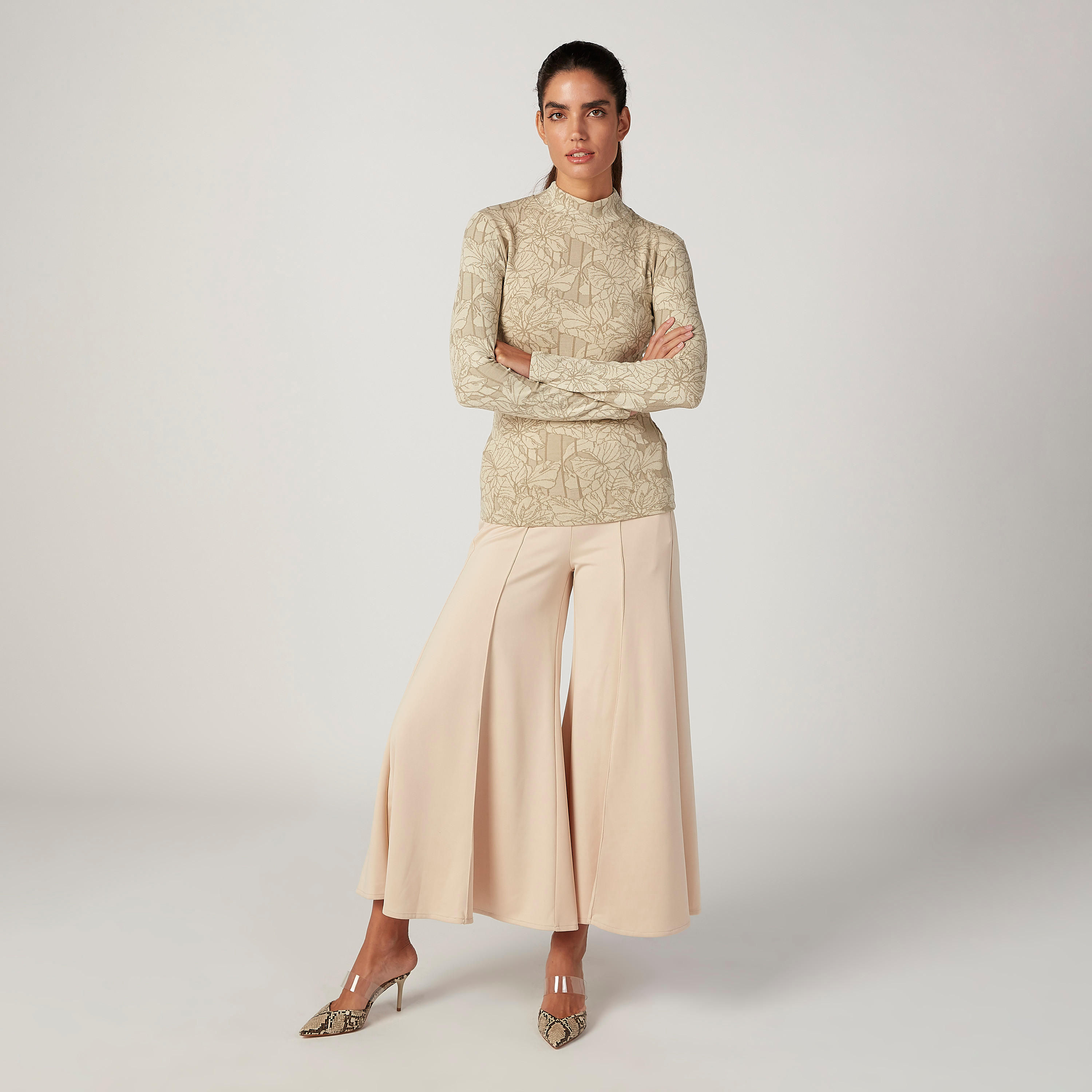 بلوزة بارزة الملمس بياقة عالية وأكمام طويلة من آيكونيك-women-clothing-tshirts-image-2