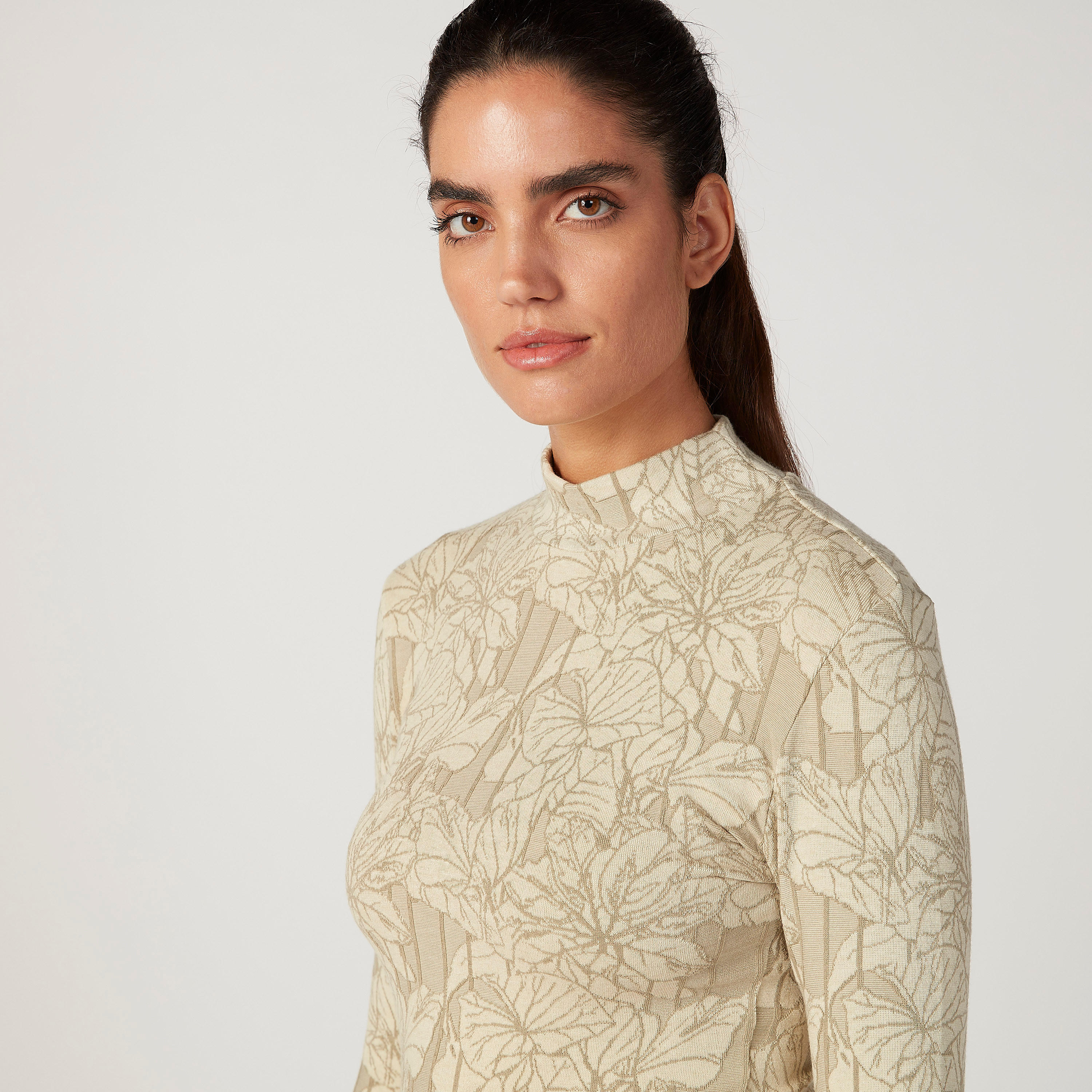 بلوزة بارزة الملمس بياقة عالية وأكمام طويلة من آيكونيك-women-clothing-tshirts-image-3