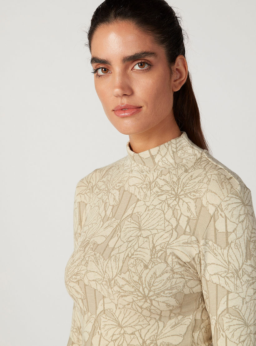 بلوزة بارزة الملمس بياقة عالية وأكمام طويلة من آيكونيك-women-clothing-tshirts-image-3