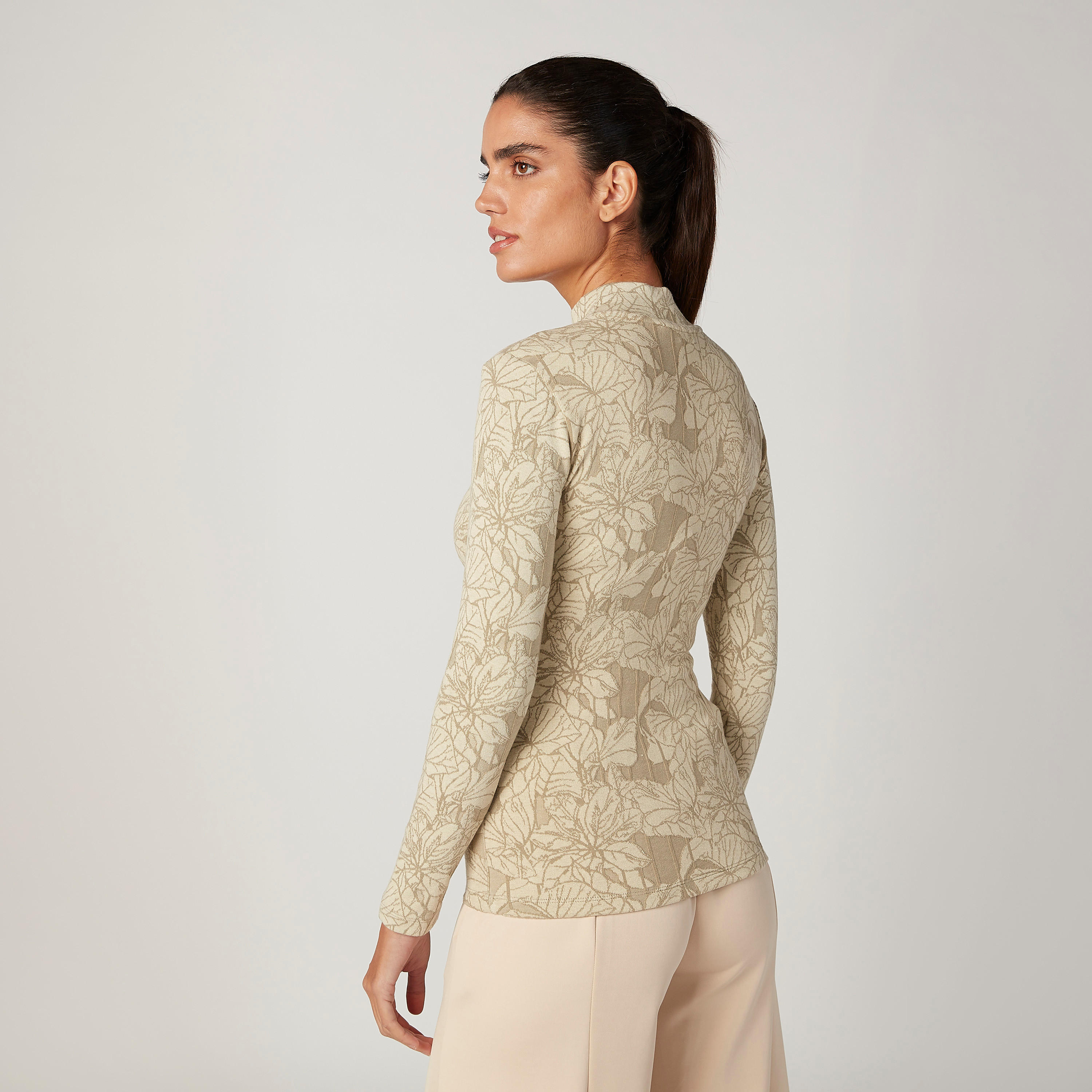 بلوزة بارزة الملمس بياقة عالية وأكمام طويلة من آيكونيك-women-clothing-tshirts-image-4