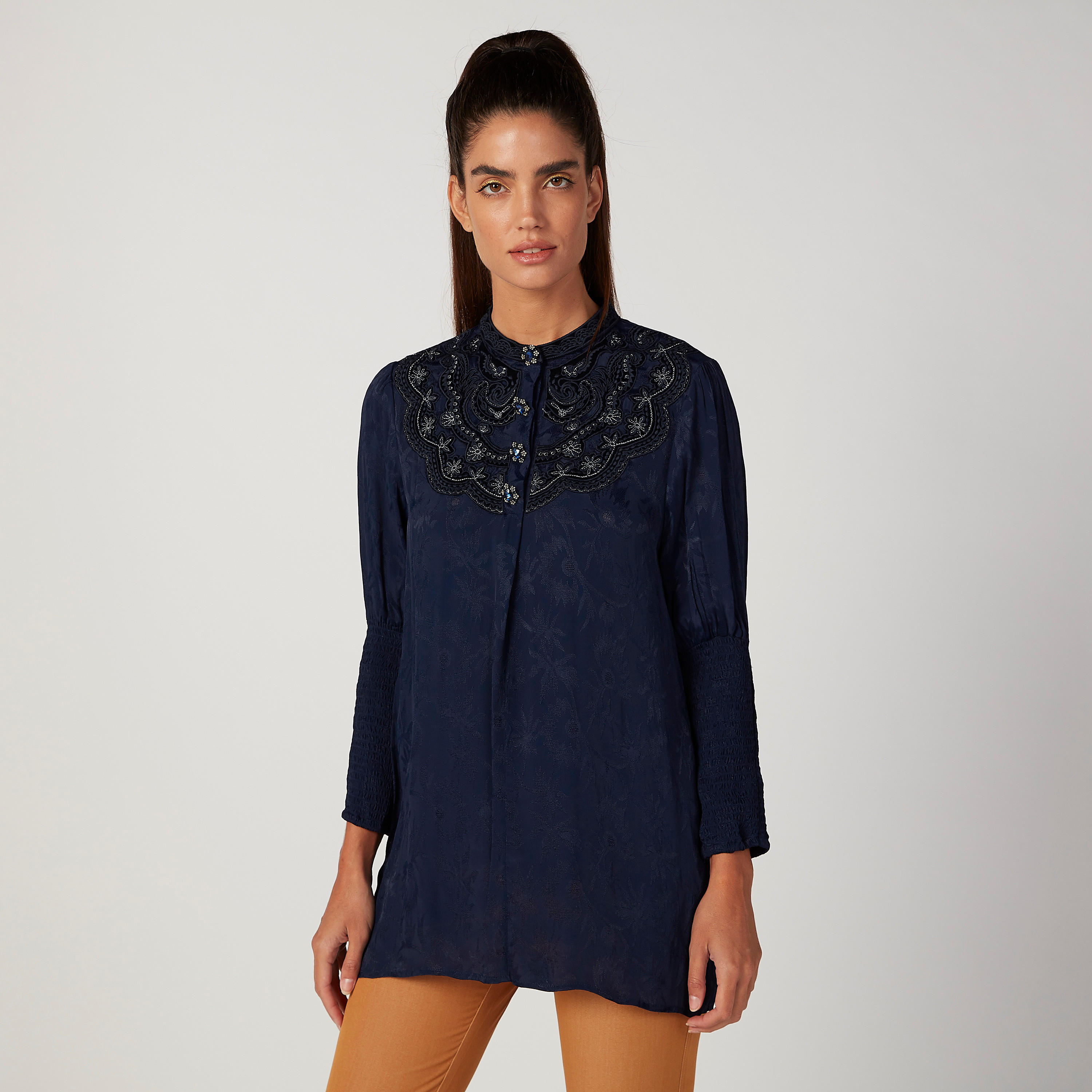 بلوزة بارزة الملمس بياقة ماندارين وأكمام 3/4 من آيكونيك-women-clothing-shirtsandblouses-blouses-image-1
