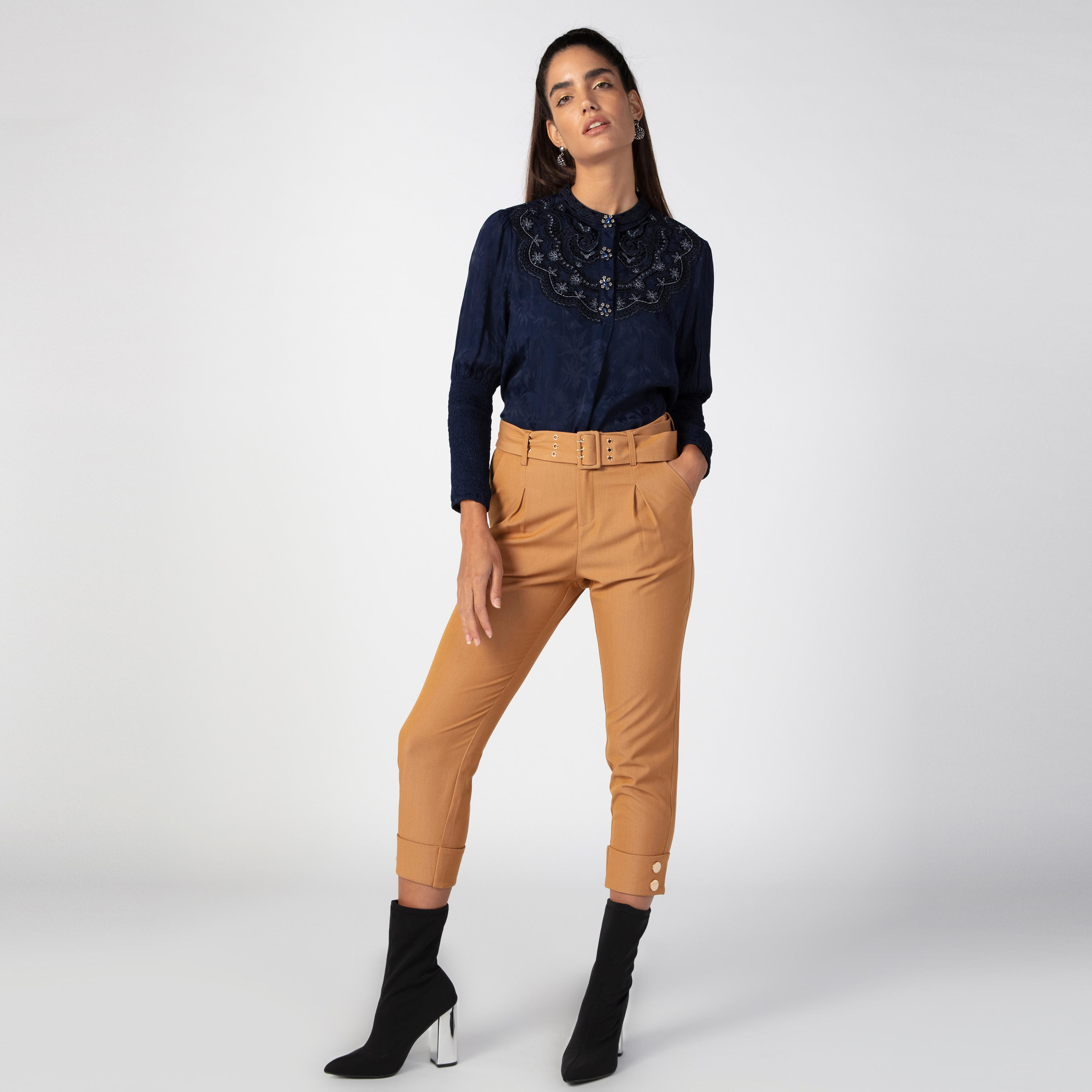 بلوزة بارزة الملمس بياقة ماندارين وأكمام 3/4 من آيكونيك-women-clothing-shirtsandblouses-blouses-image-2